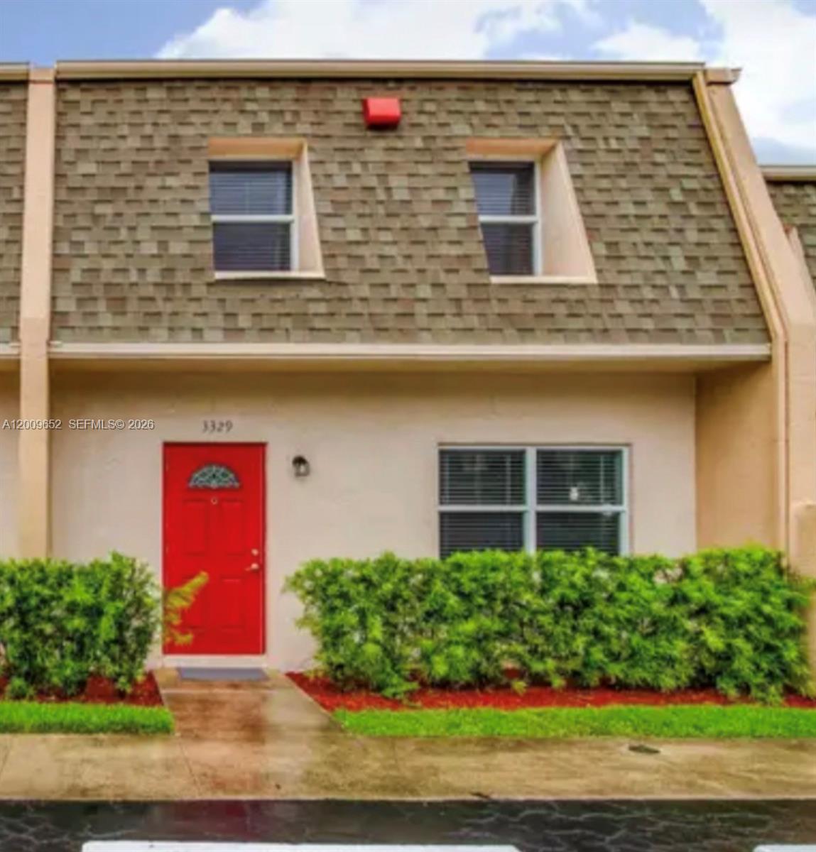 BLUE LAKE TOWNHOUSES COND - Residential