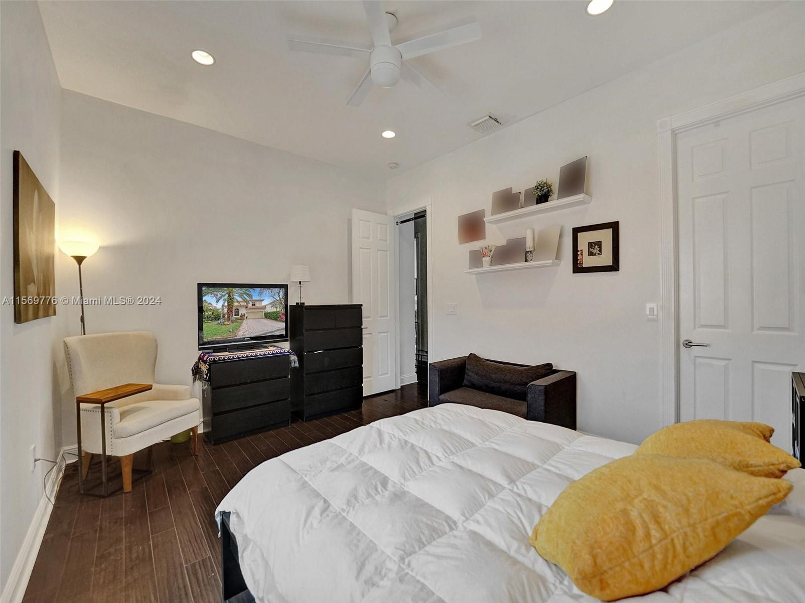 THREE ISLANDS 3RD SECTION - Residential