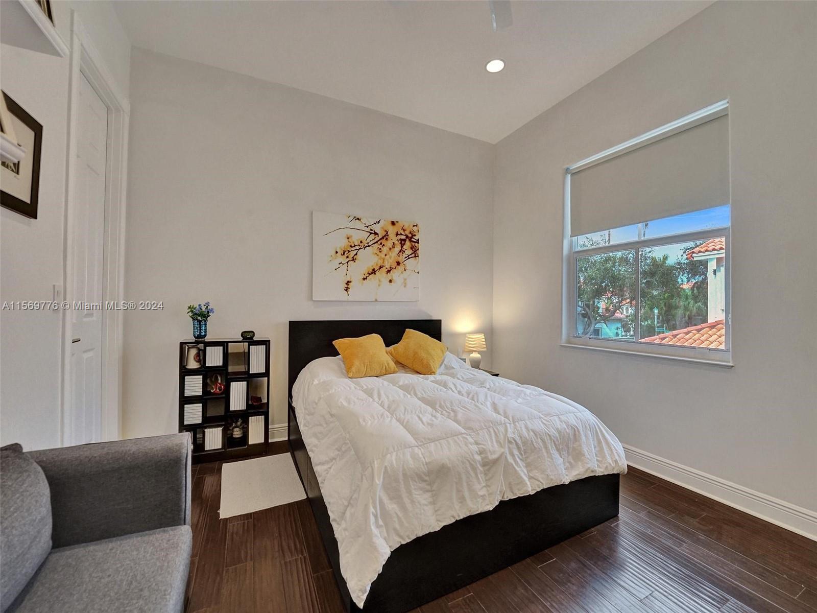 THREE ISLANDS 3RD SECTION - Residential