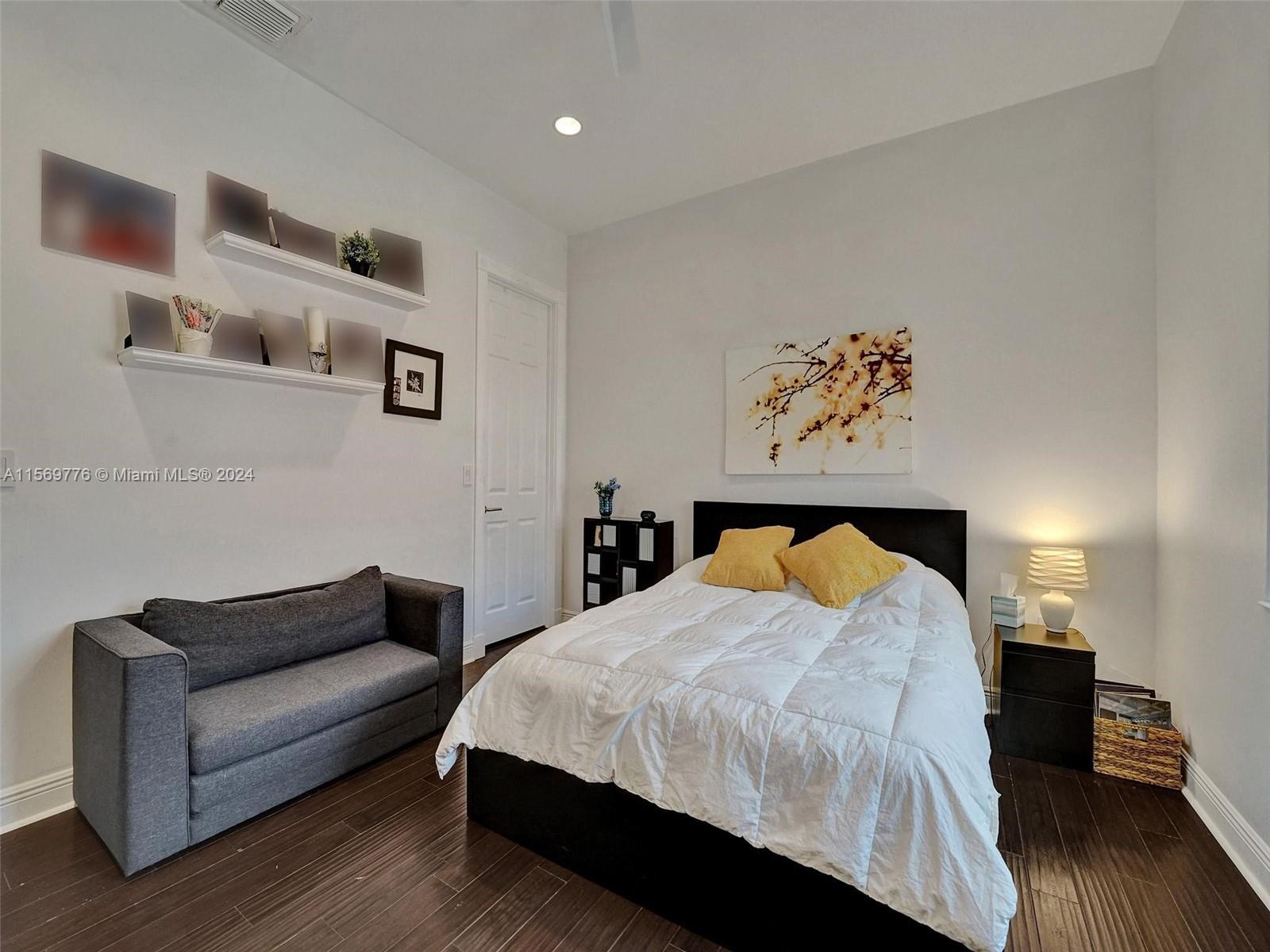 THREE ISLANDS 3RD SECTION - Residential