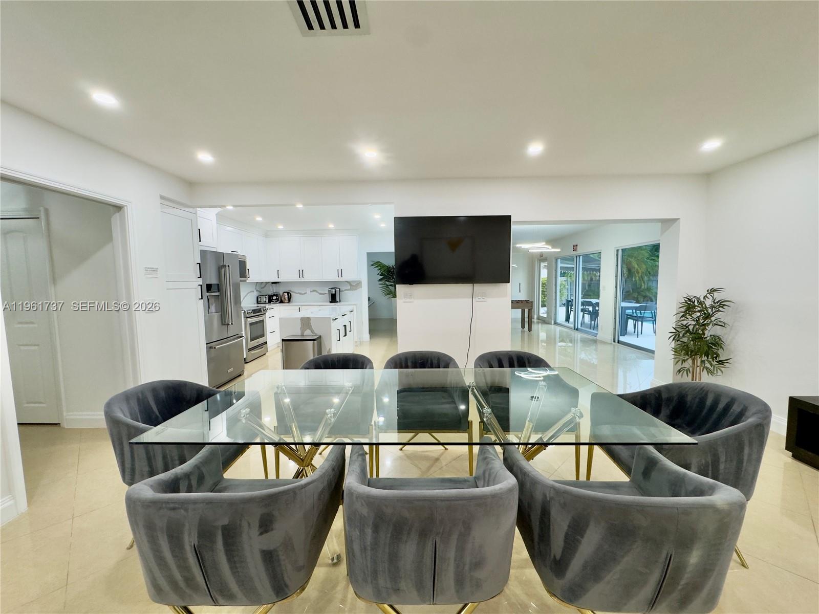 HOLLYWOOD LAKES SECTION - Residential