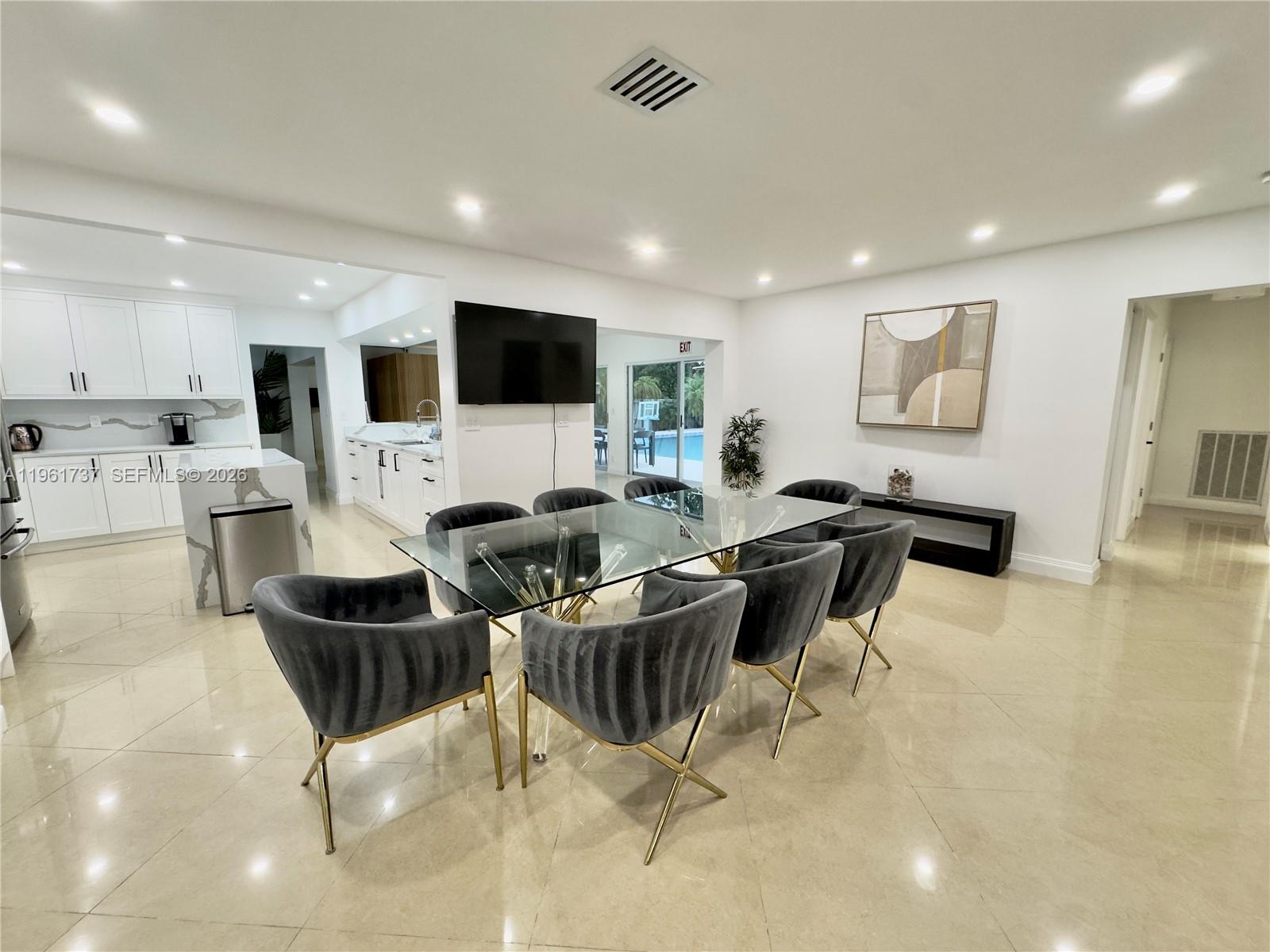 HOLLYWOOD LAKES SECTION - Residential