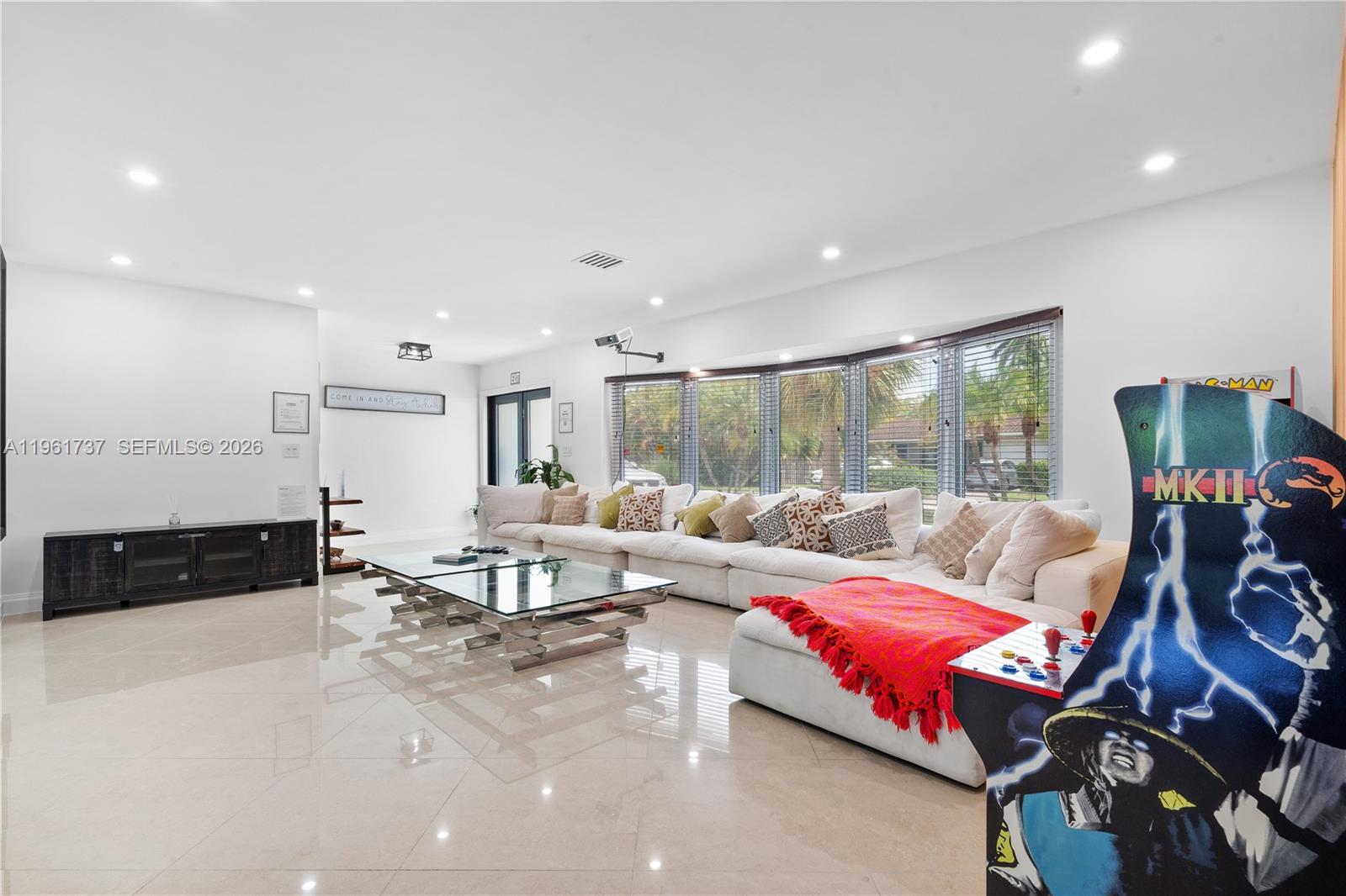 HOLLYWOOD LAKES SECTION - Residential