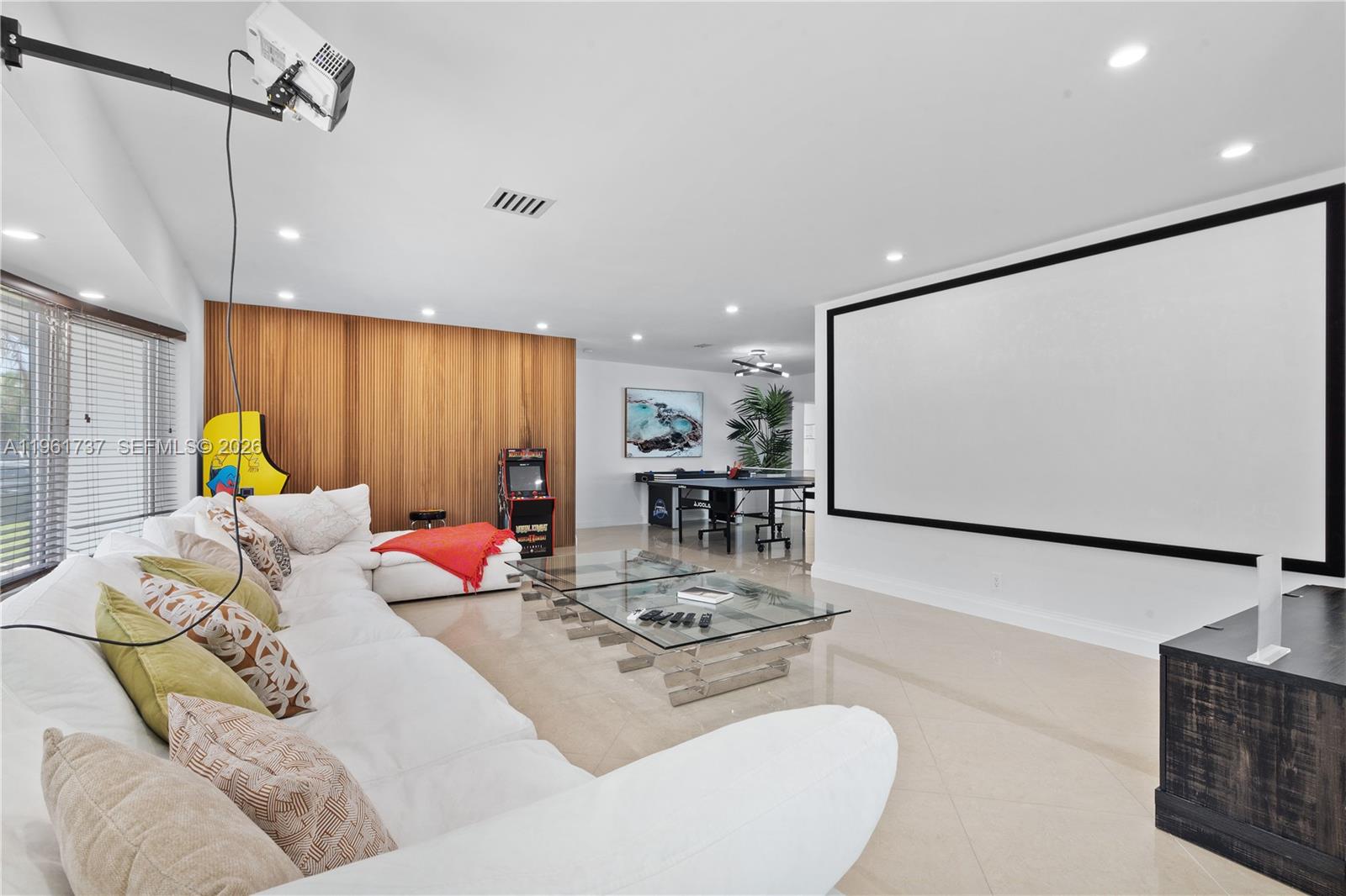 HOLLYWOOD LAKES SECTION - Residential