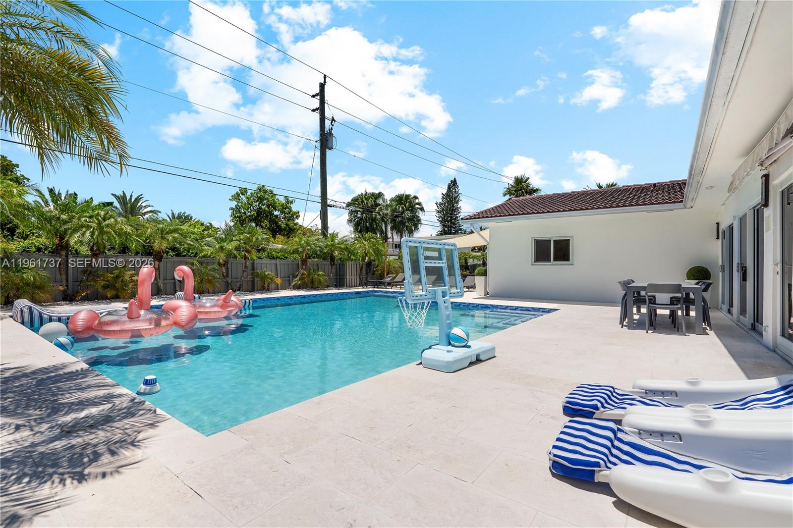 HOLLYWOOD LAKES SECTION - Residential
