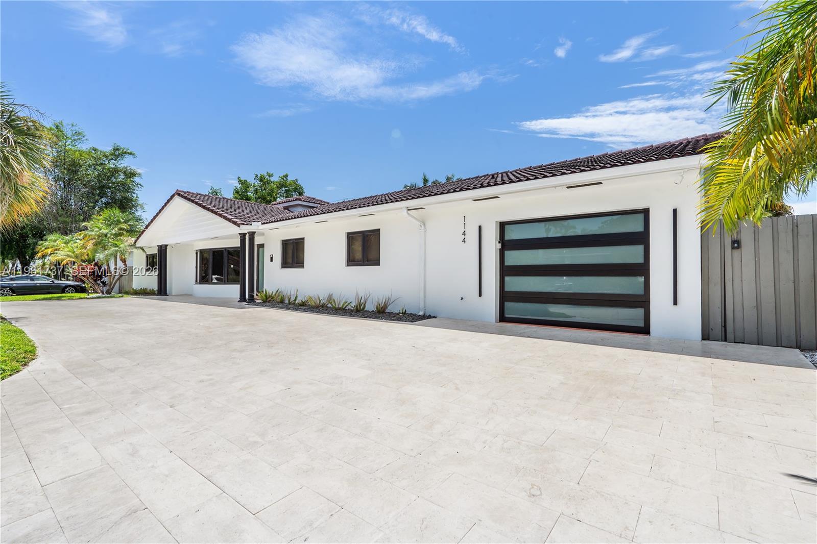 HOLLYWOOD LAKES SECTION - Residential