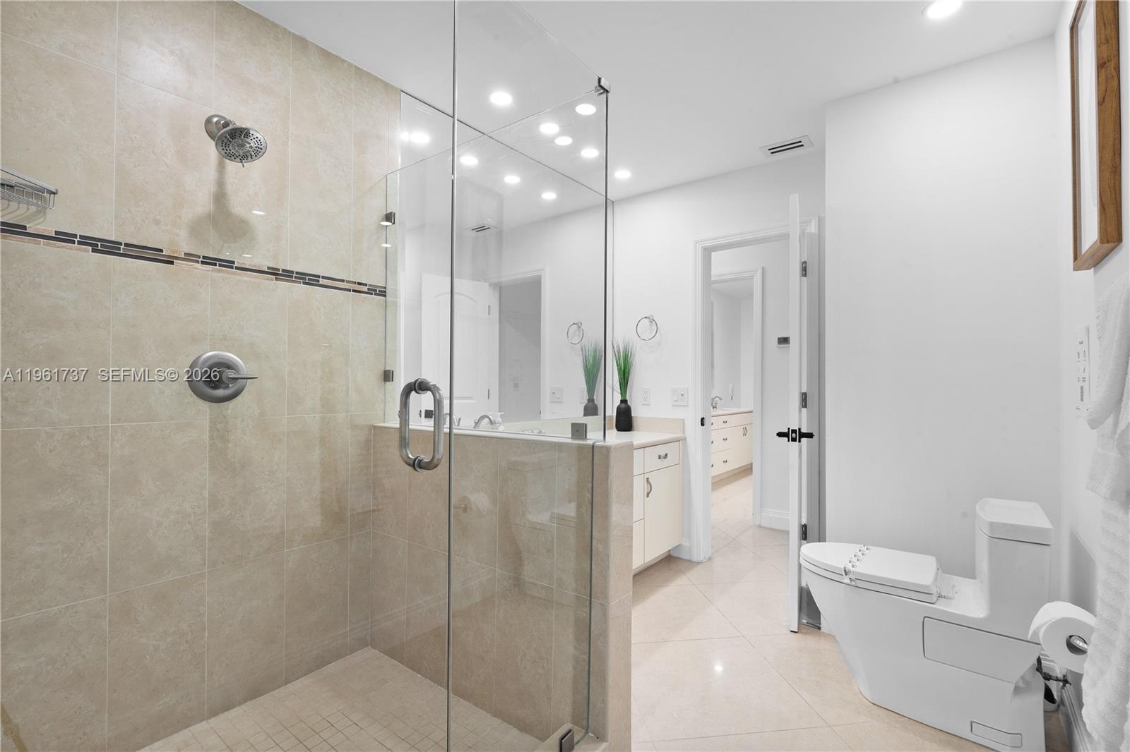 HOLLYWOOD LAKES SECTION - Residential