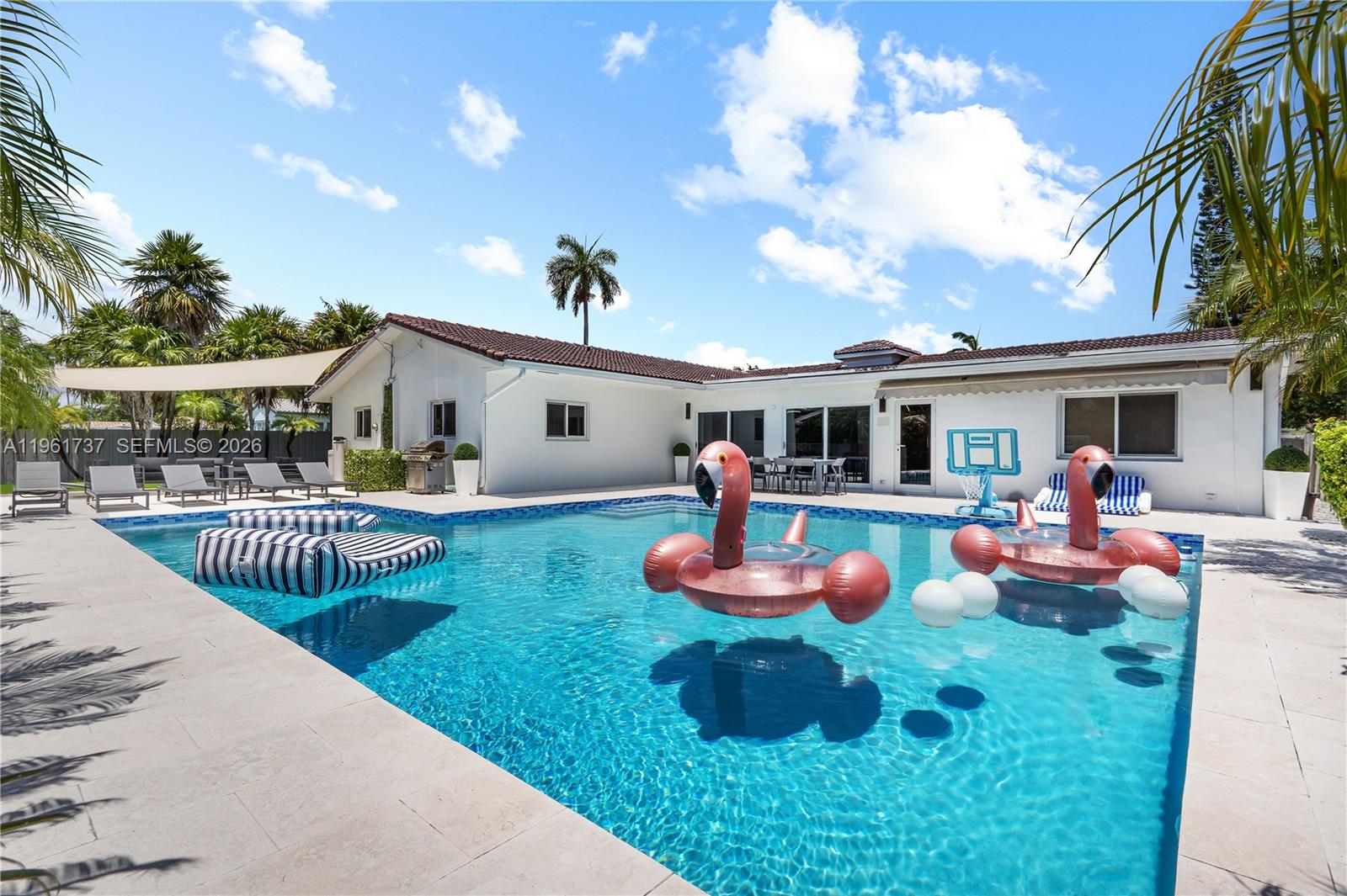 HOLLYWOOD LAKES SECTION - Residential