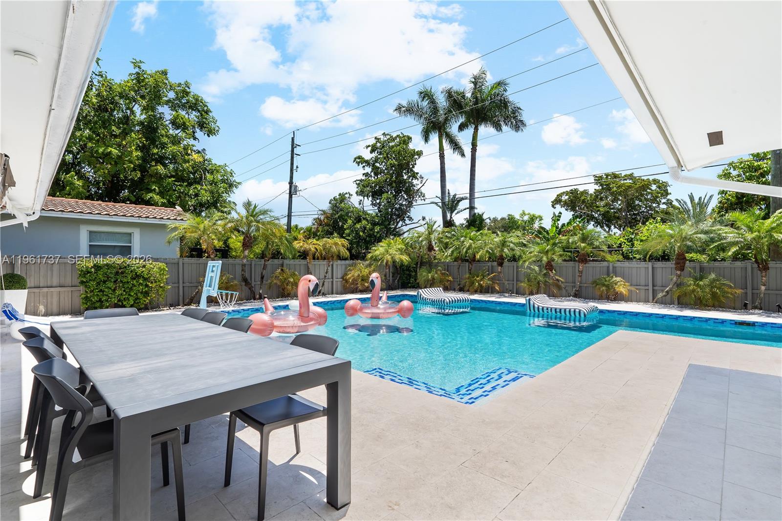 HOLLYWOOD LAKES SECTION - Residential