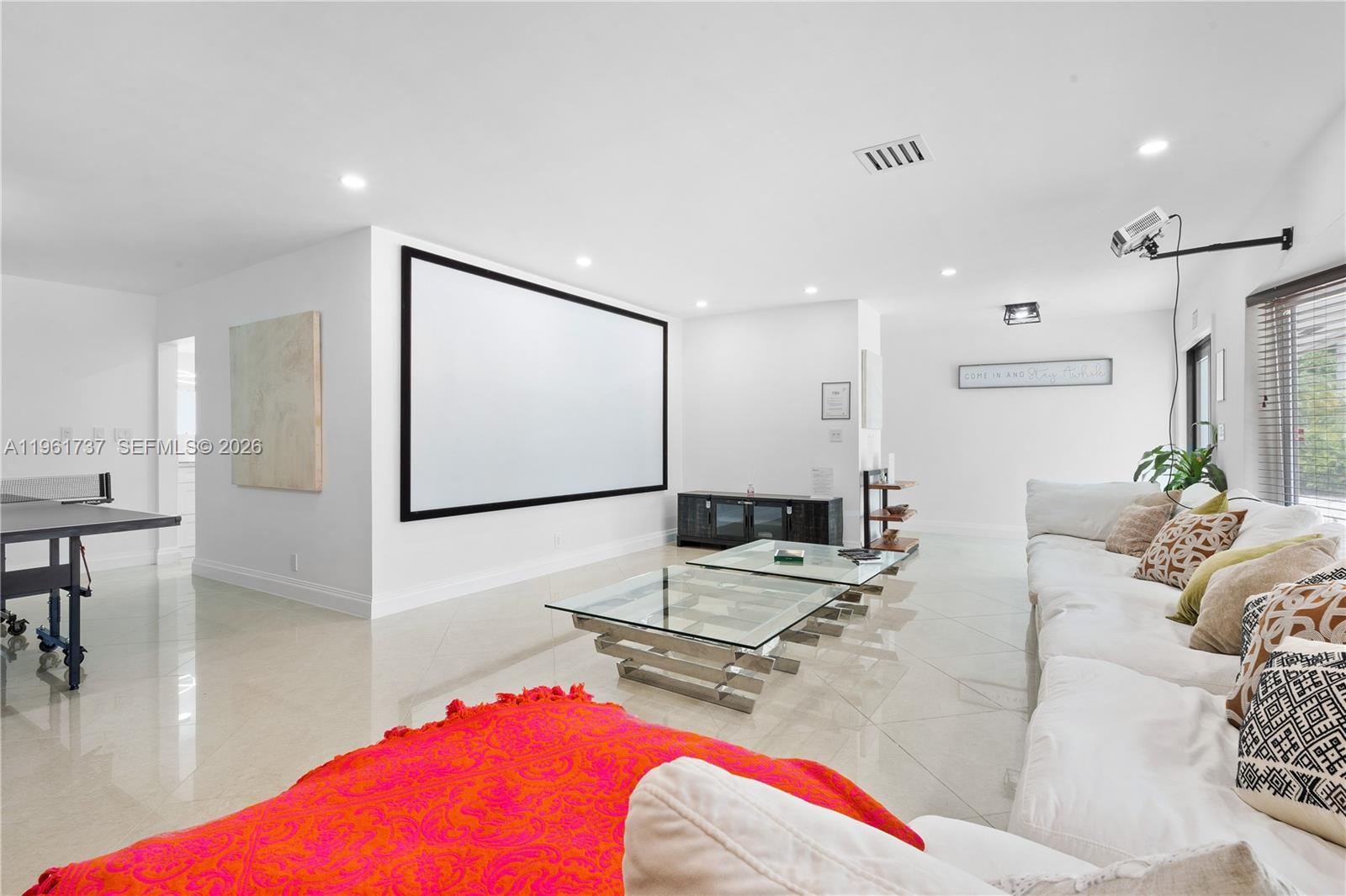 HOLLYWOOD LAKES SECTION - Residential
