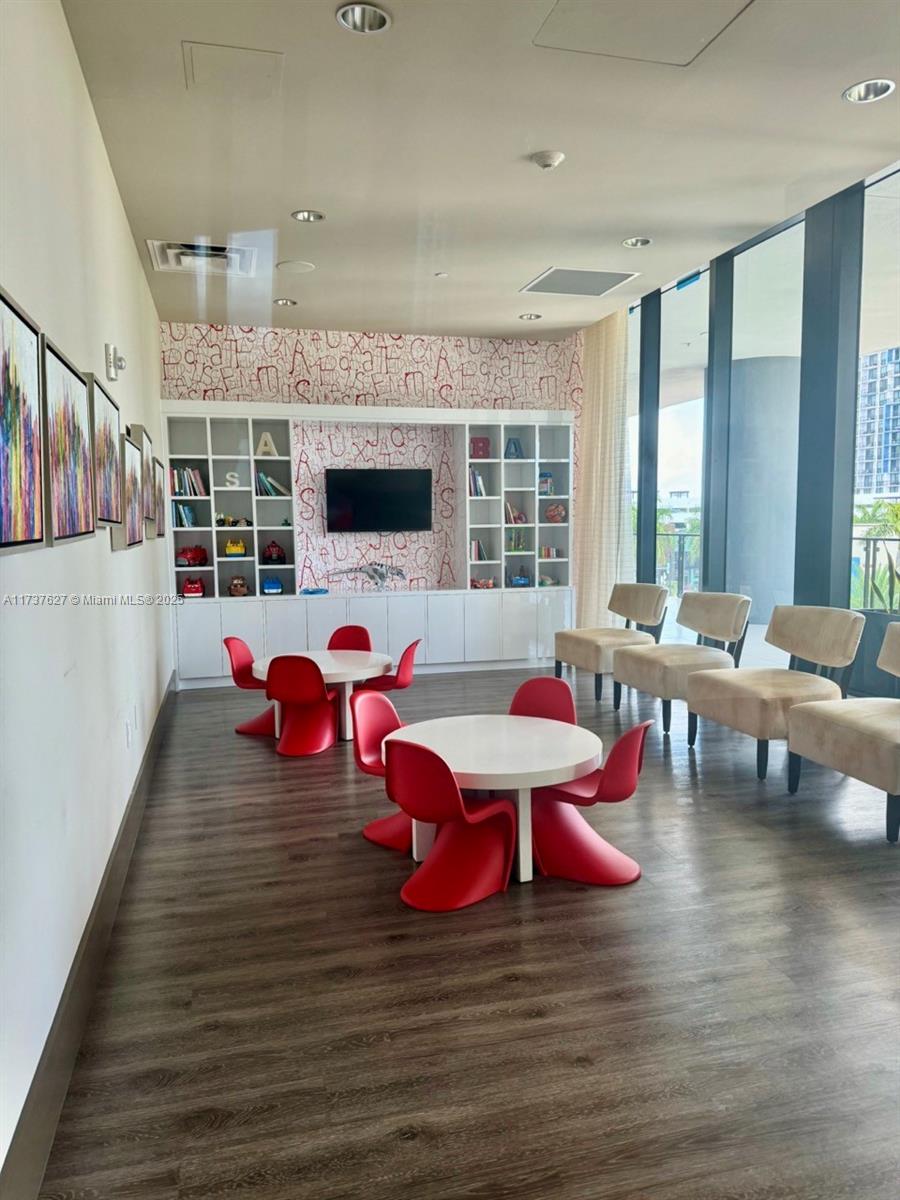 5252 PASEO CONDO - Residential Lease