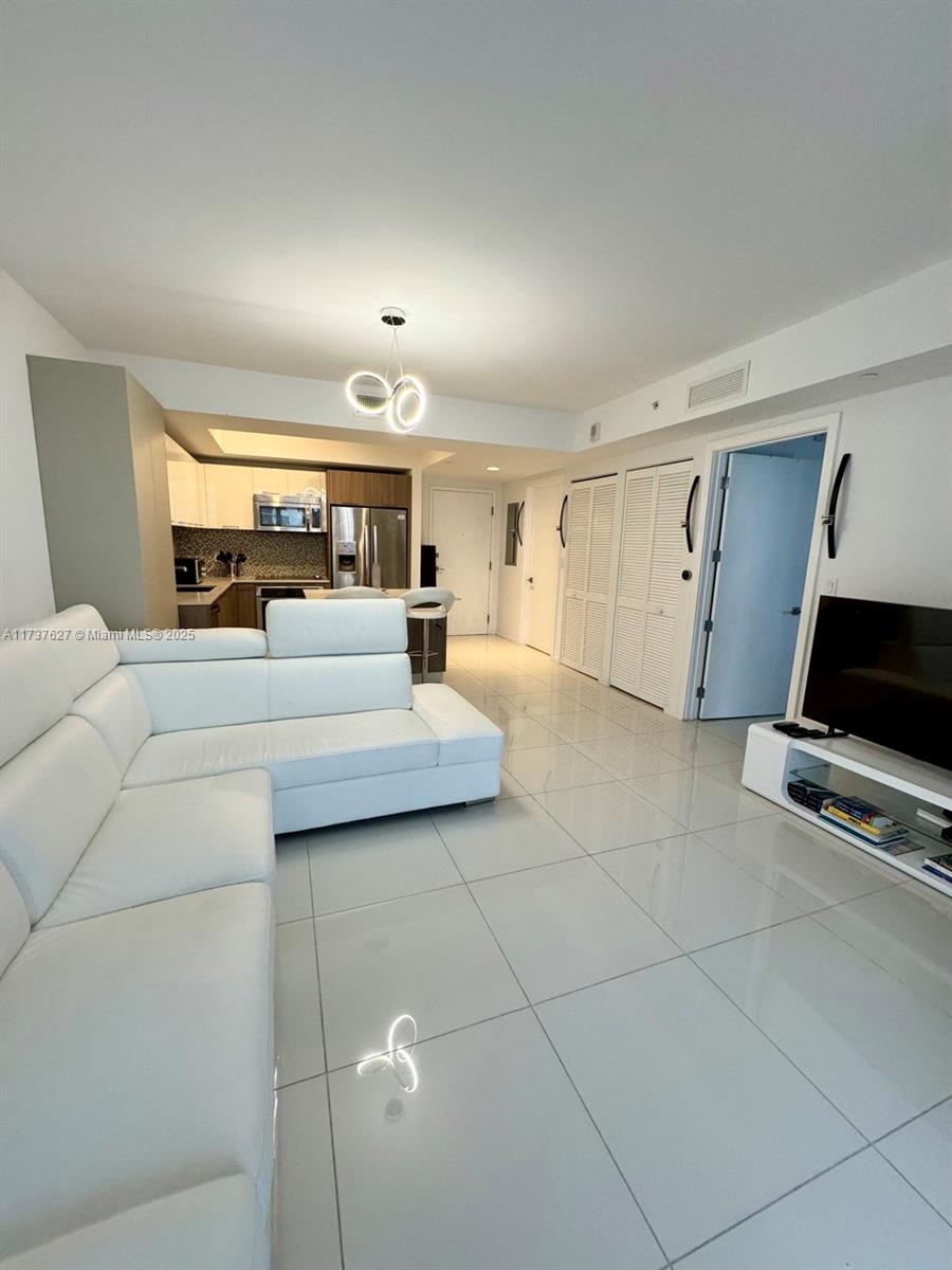 5252 PASEO CONDO - Residential Lease