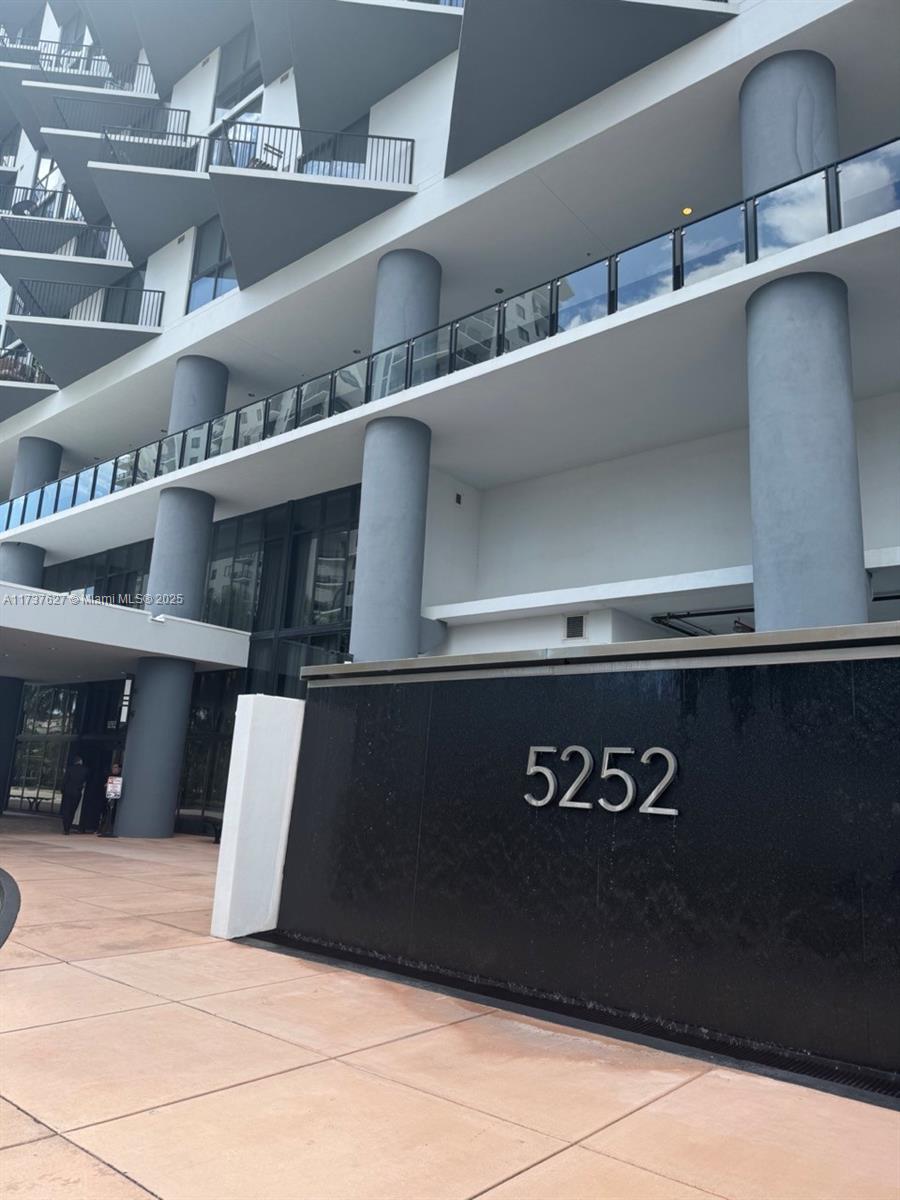 5252 PASEO CONDO - Residential Lease