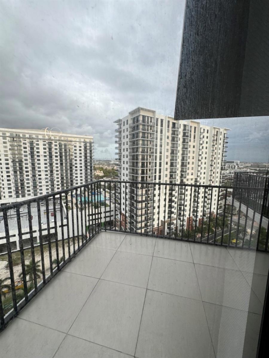 5252 PASEO CONDO - Residential Lease