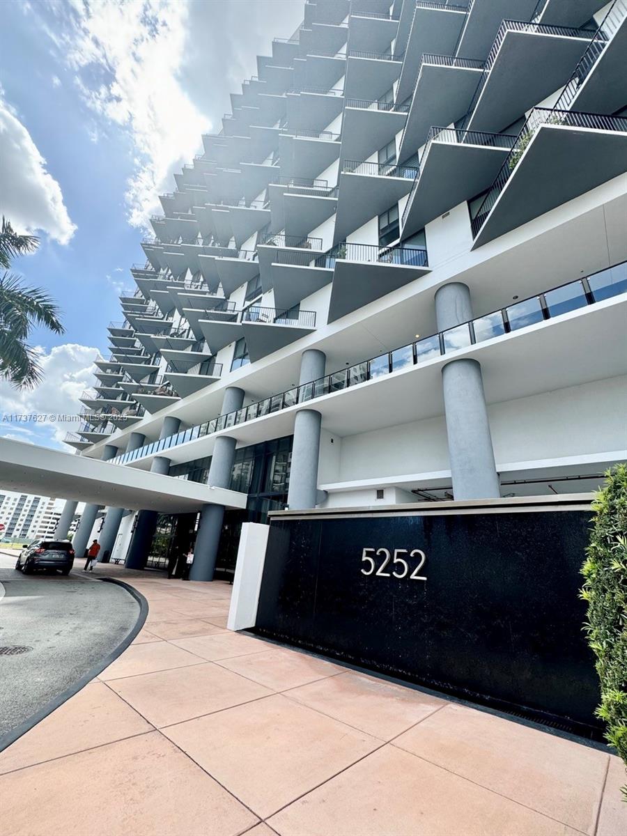 5252 PASEO CONDO - Residential Lease