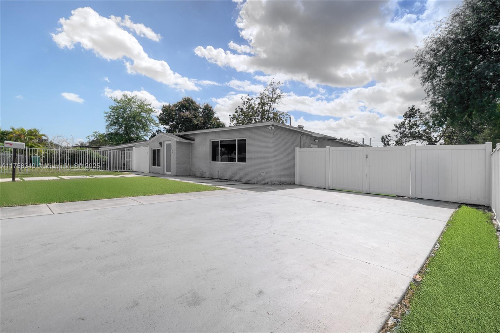 BISCAYNE RIVER GARDENS - Residential