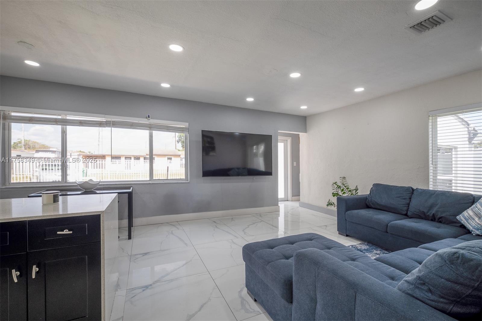 BISCAYNE RIVER GARDENS - Residential