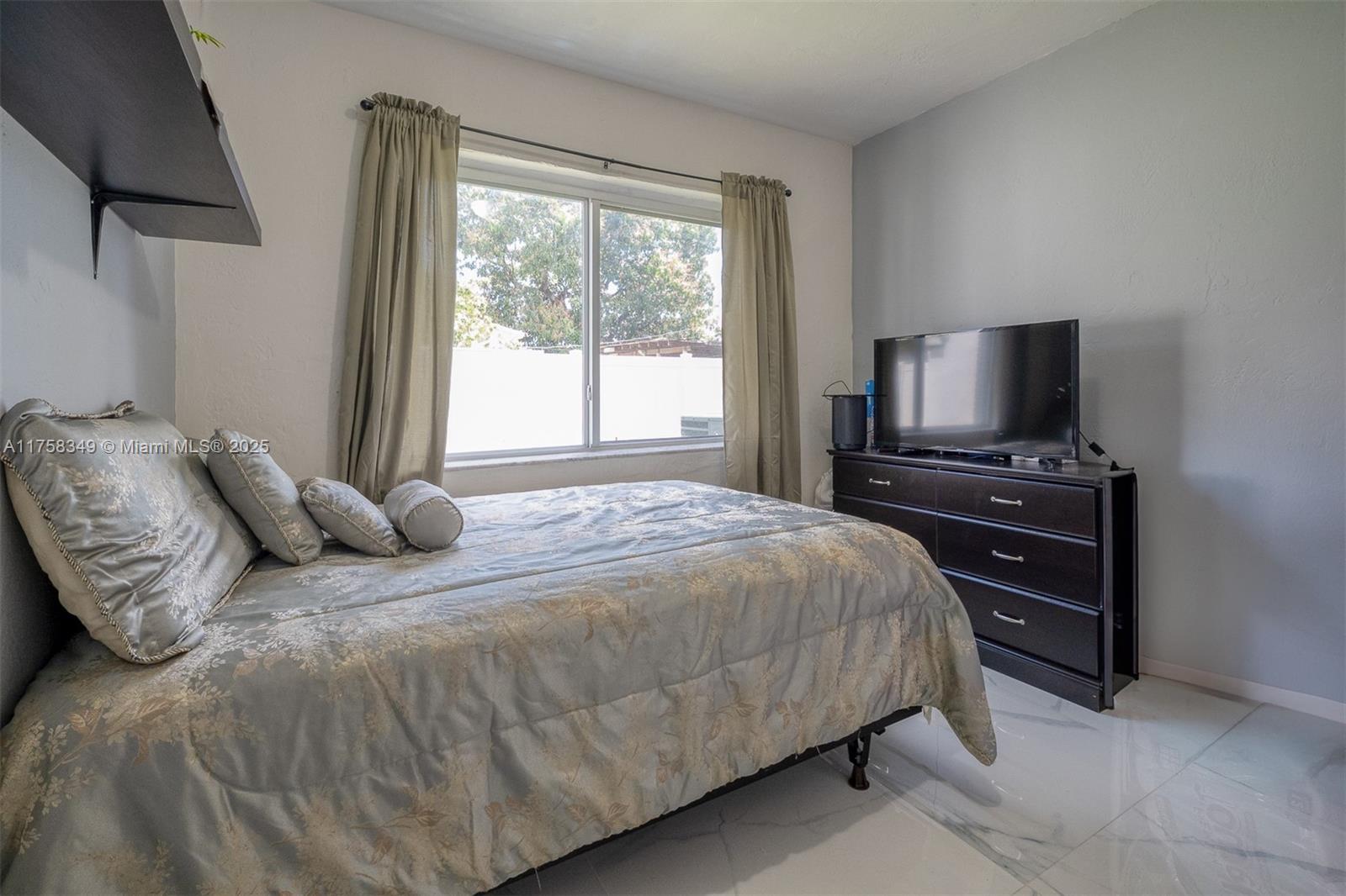 BISCAYNE RIVER GARDENS - Residential