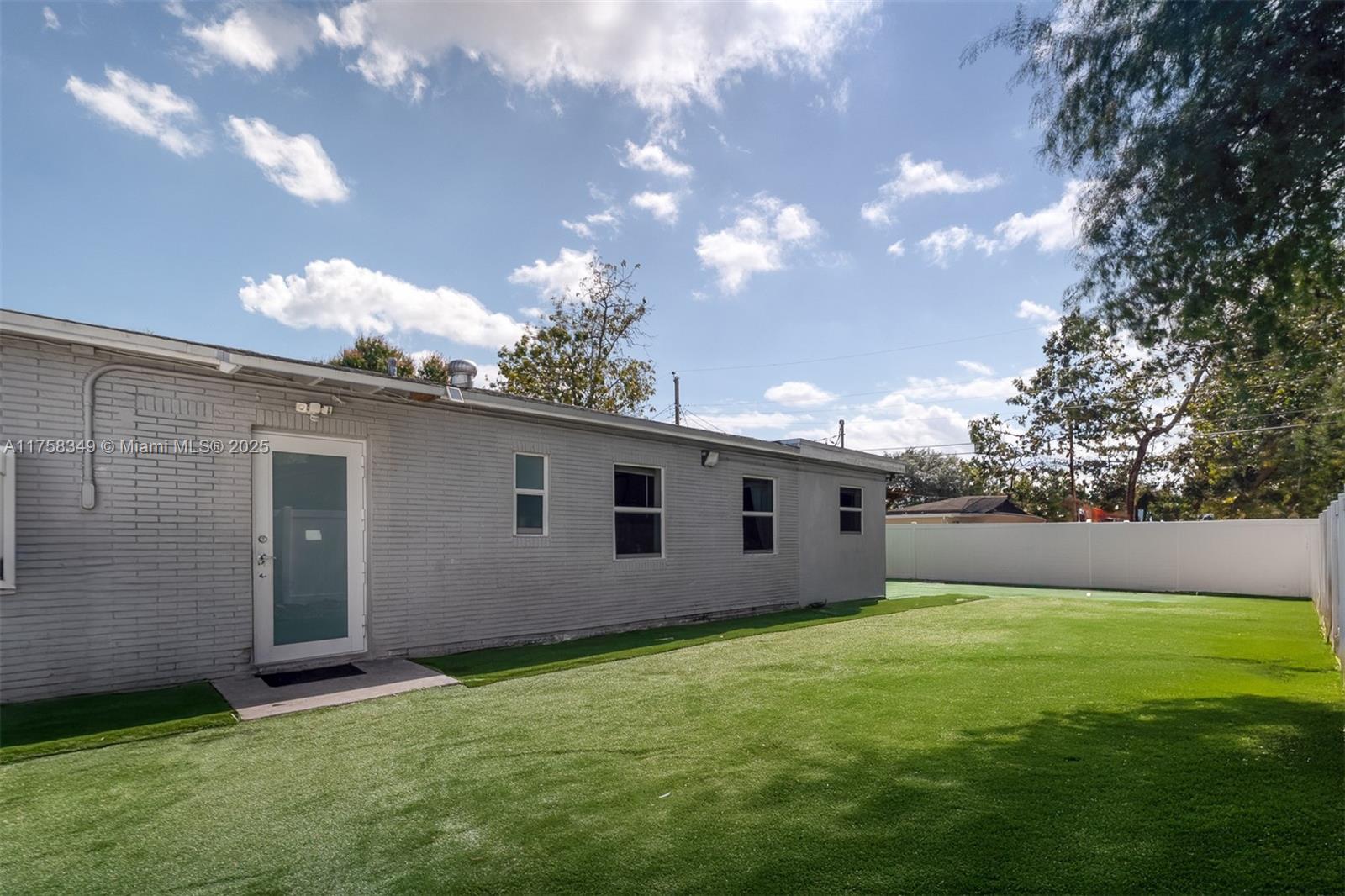 BISCAYNE RIVER GARDENS - Residential