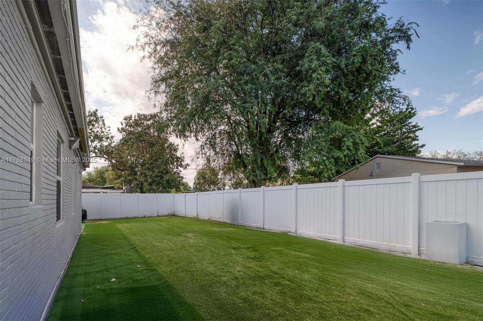 BISCAYNE RIVER GARDENS - Residential