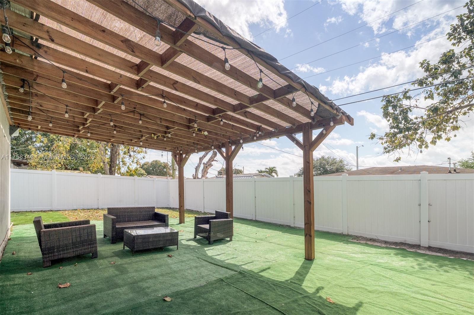 BISCAYNE RIVER GARDENS - Residential