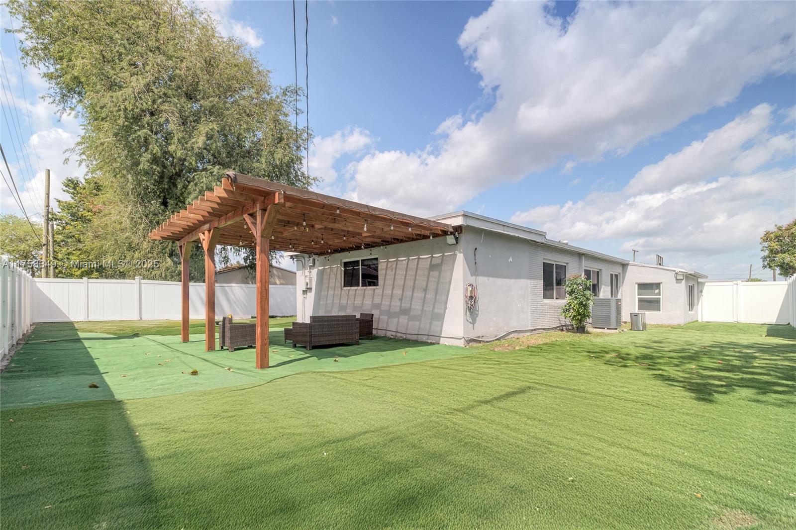 BISCAYNE RIVER GARDENS - Residential