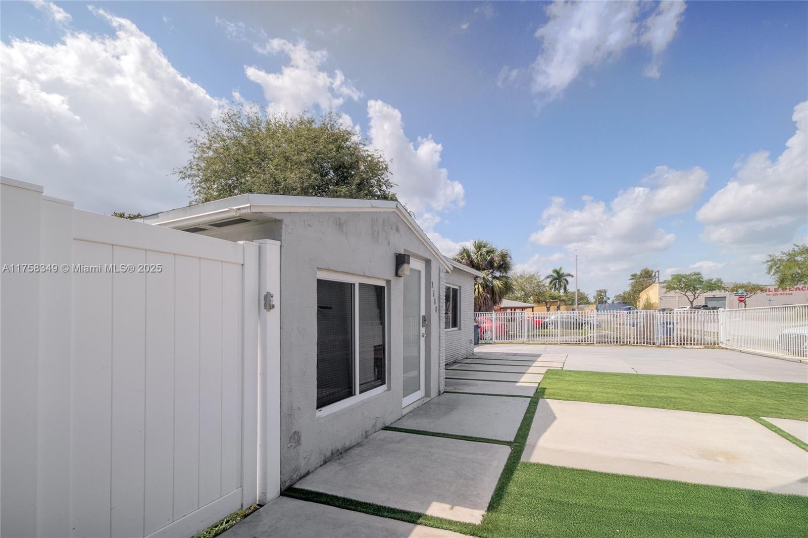 BISCAYNE RIVER GARDENS - Residential
