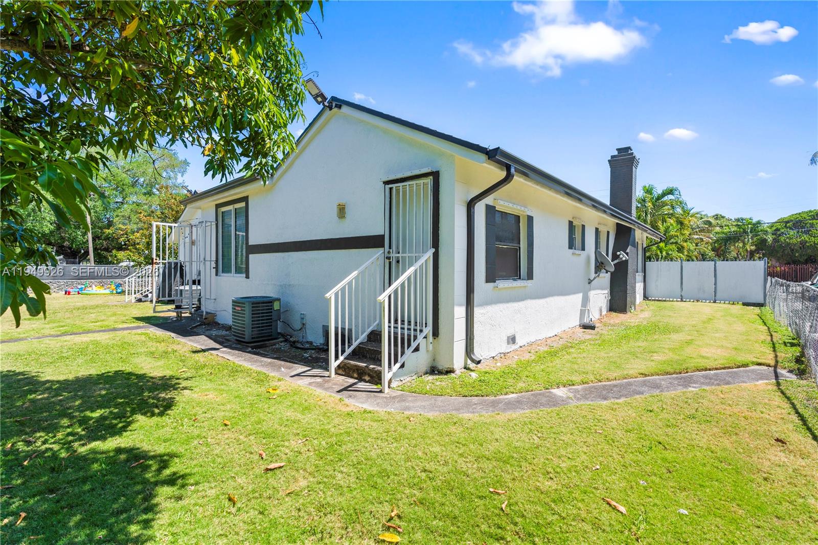 BISCAYNE AVE TRACT - Residential Lease