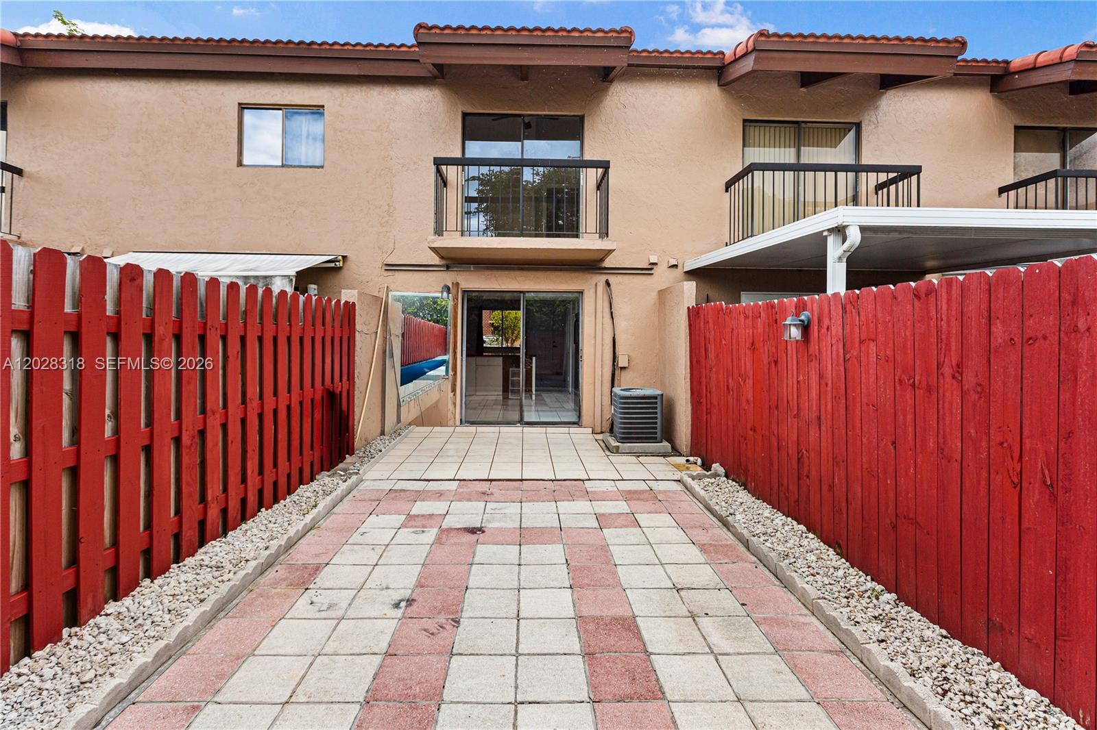 VILLAS UNIVERSITY SQUARE - Residential