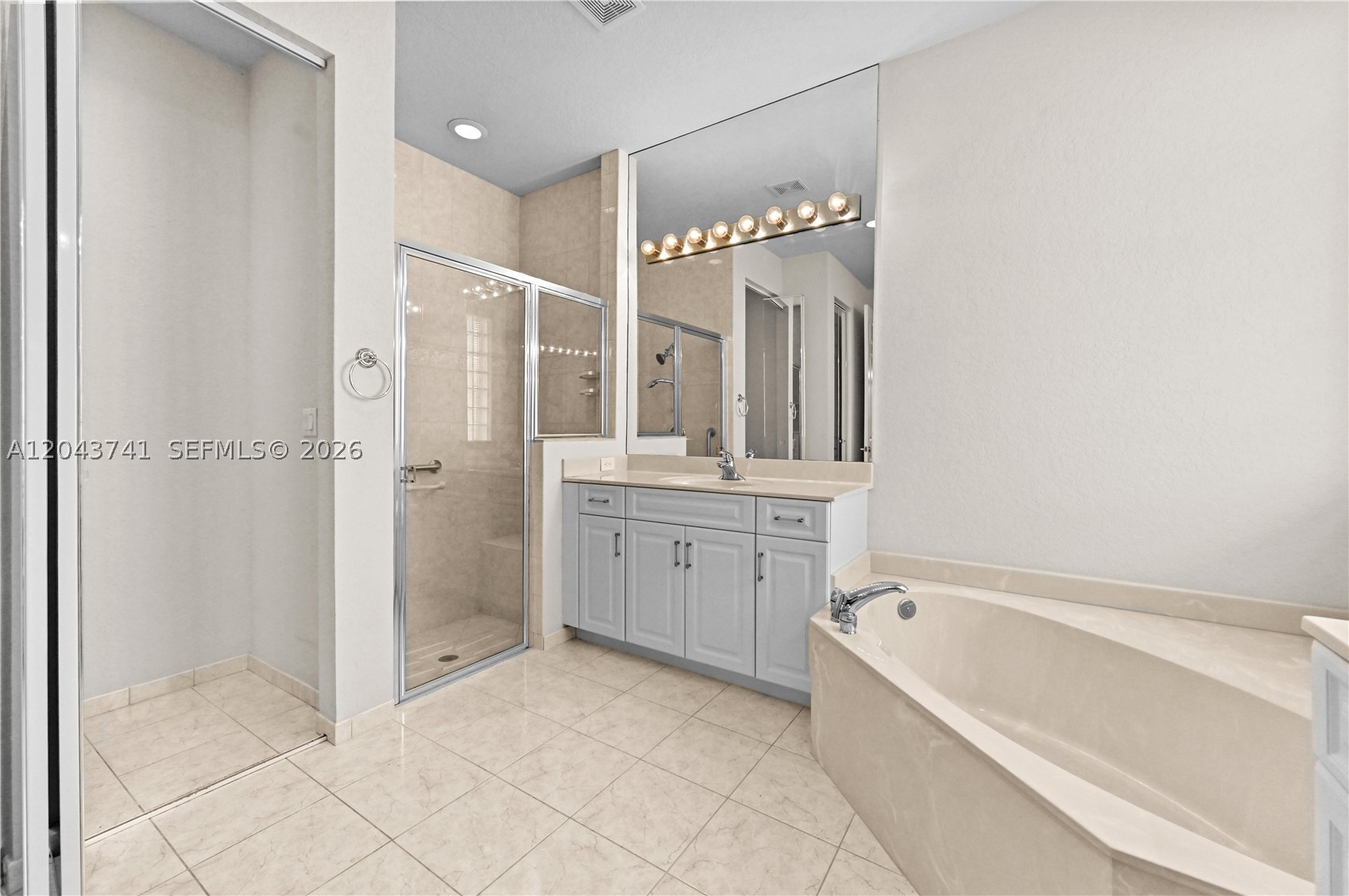 TIVOLI LAKES - Residential