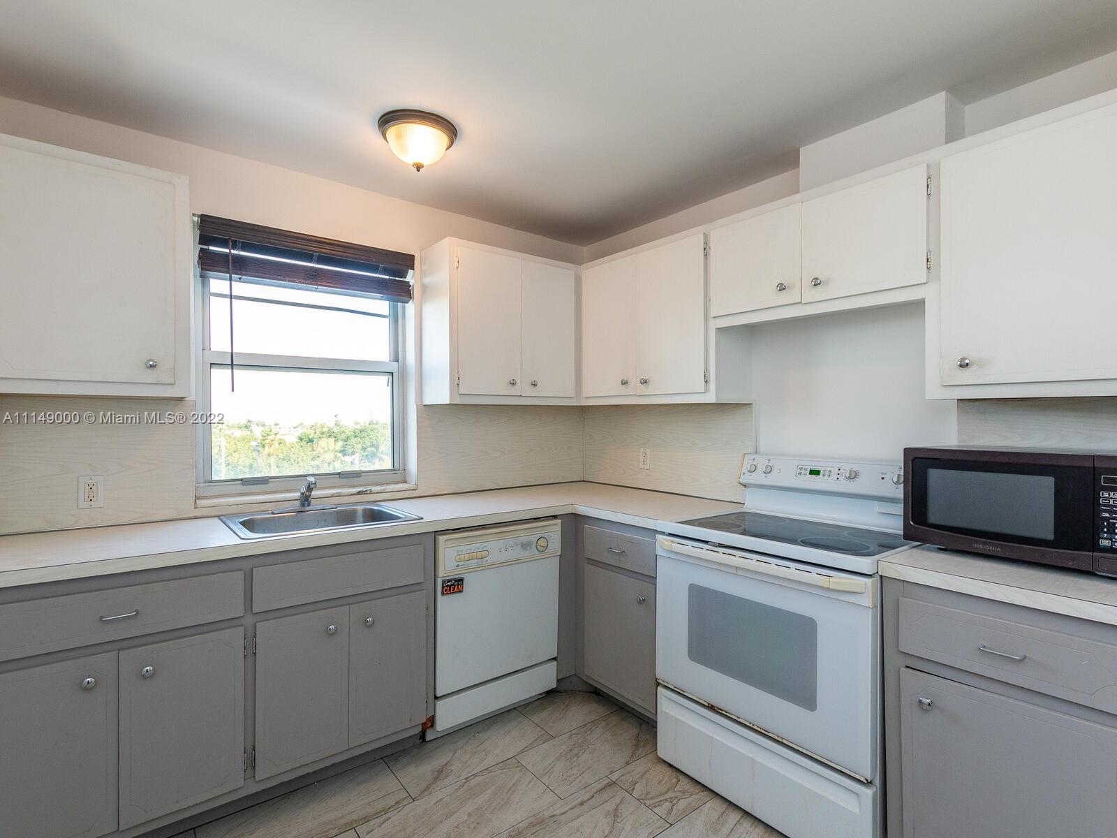 ADMIRAL TOWERS CONDO - Residential