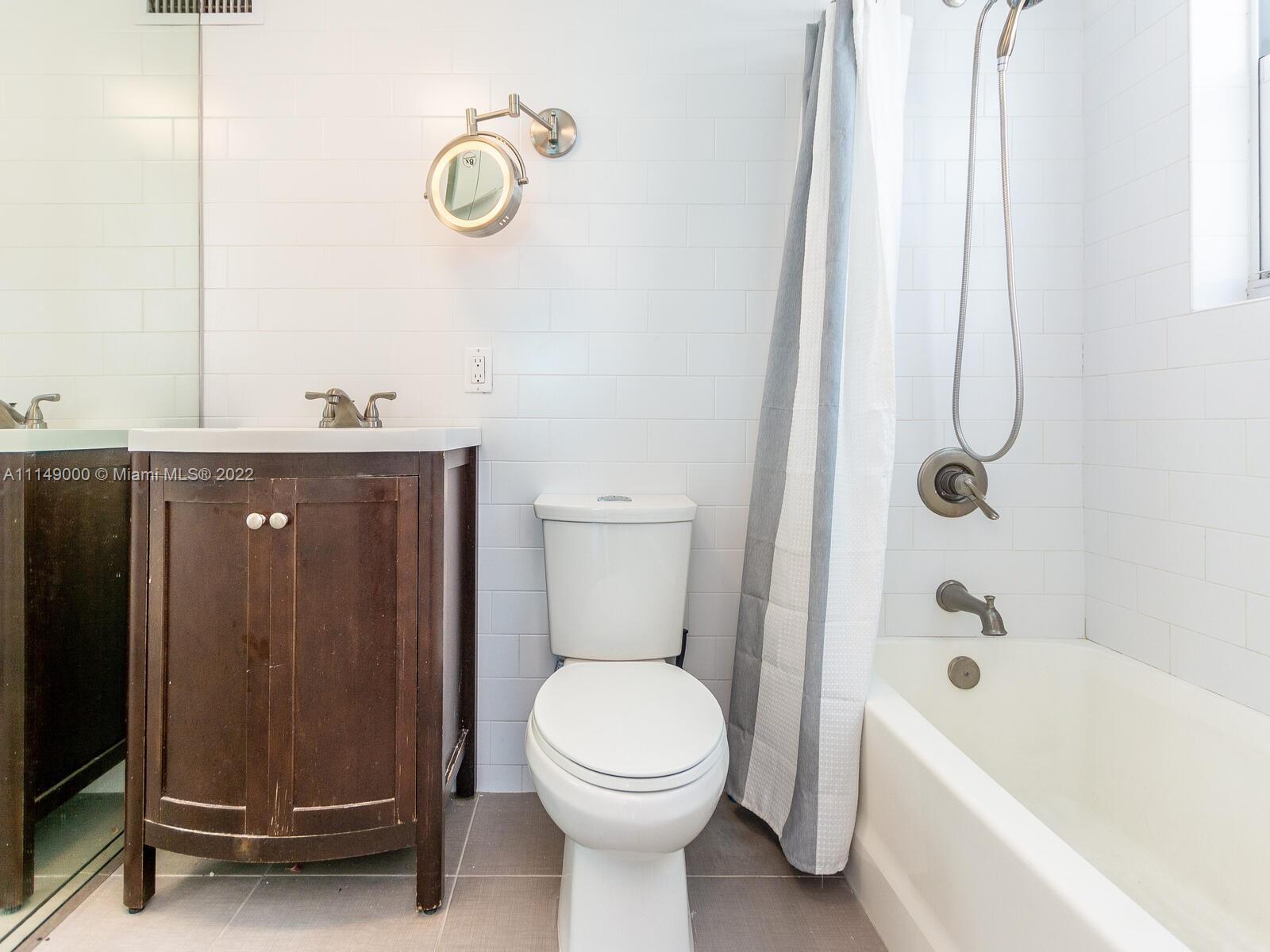 ADMIRAL TOWERS CONDO - Residential