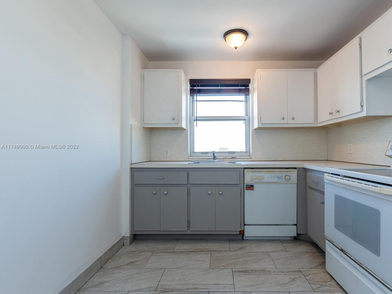 ADMIRAL TOWERS CONDO - Residential