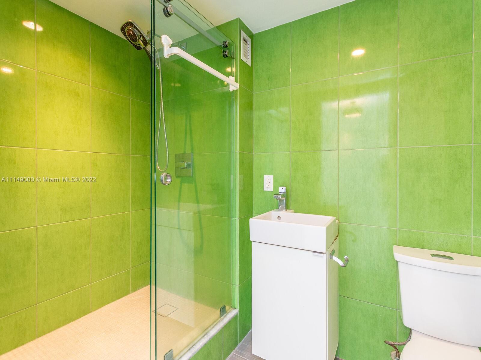 ADMIRAL TOWERS CONDO - Residential