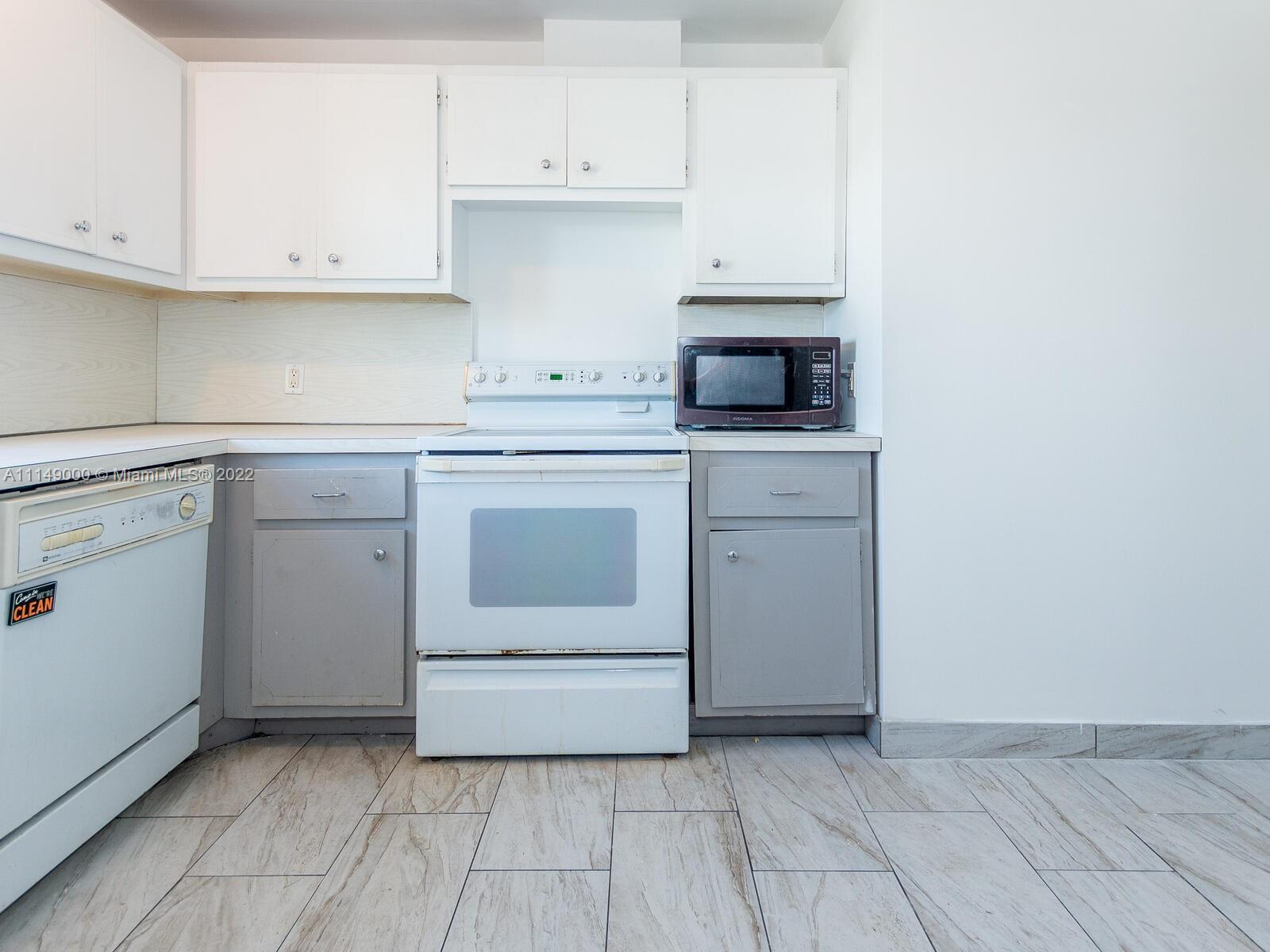 ADMIRAL TOWERS CONDO - Residential