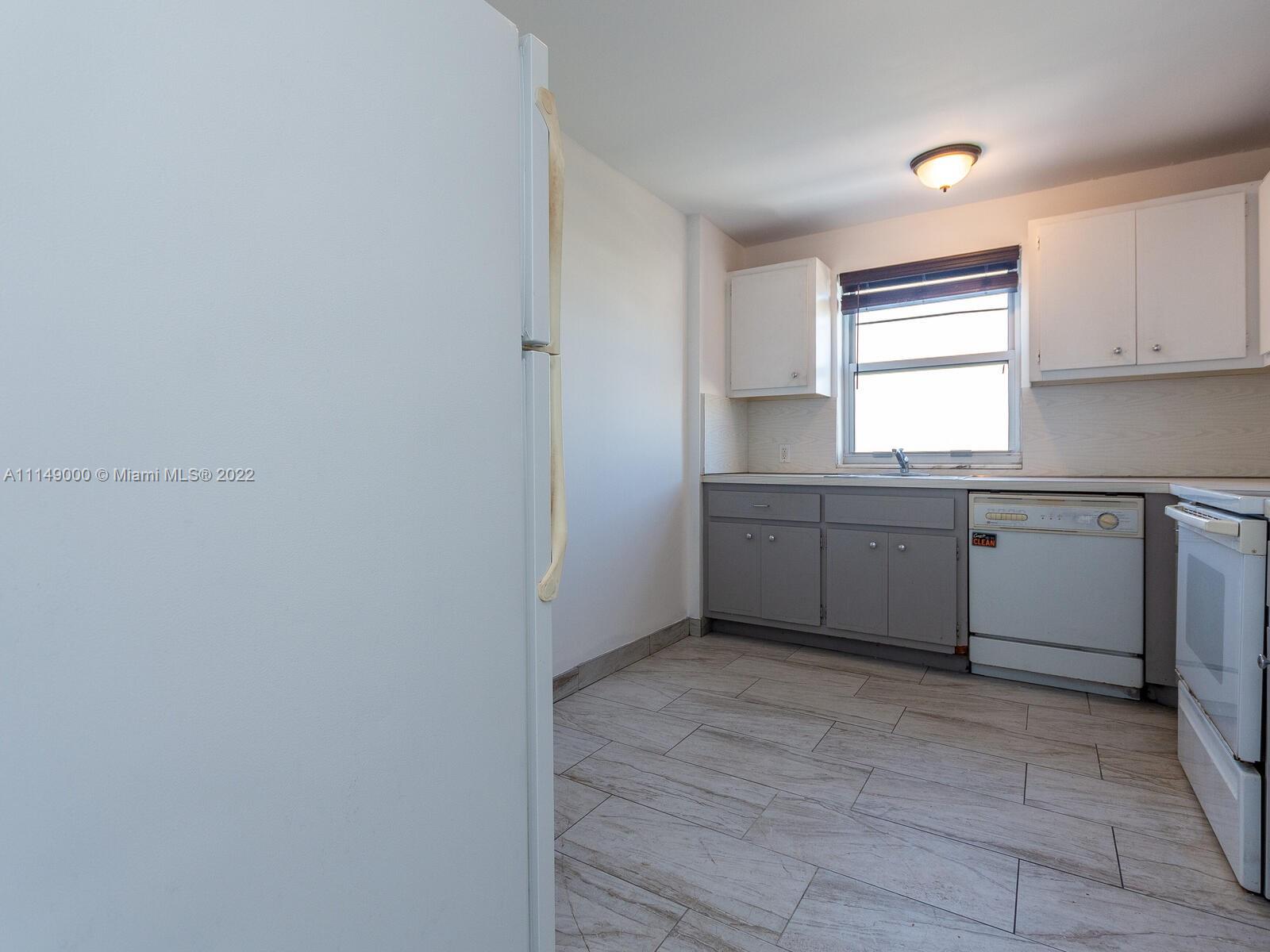 ADMIRAL TOWERS CONDO - Residential