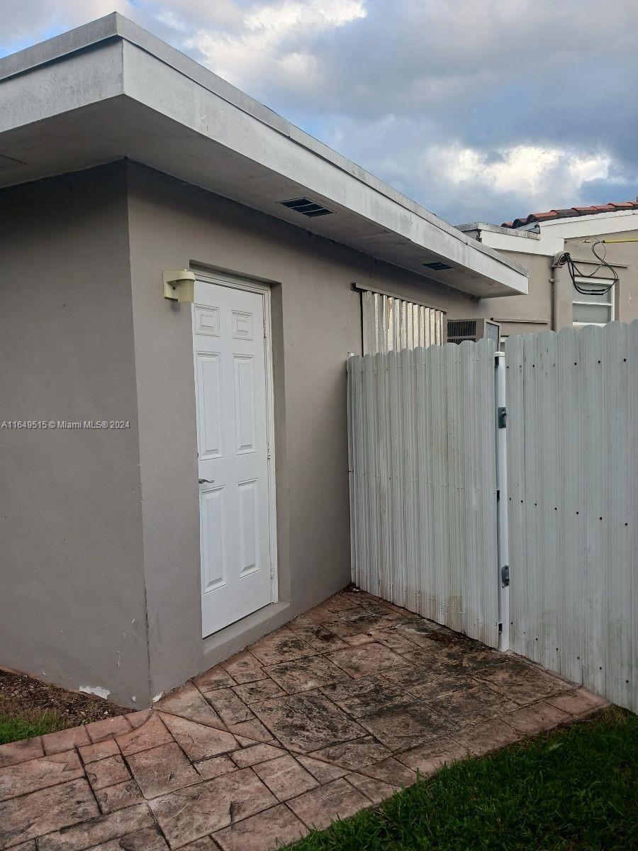 MIRACLE MANOR 1ST ADDN - Residential Lease