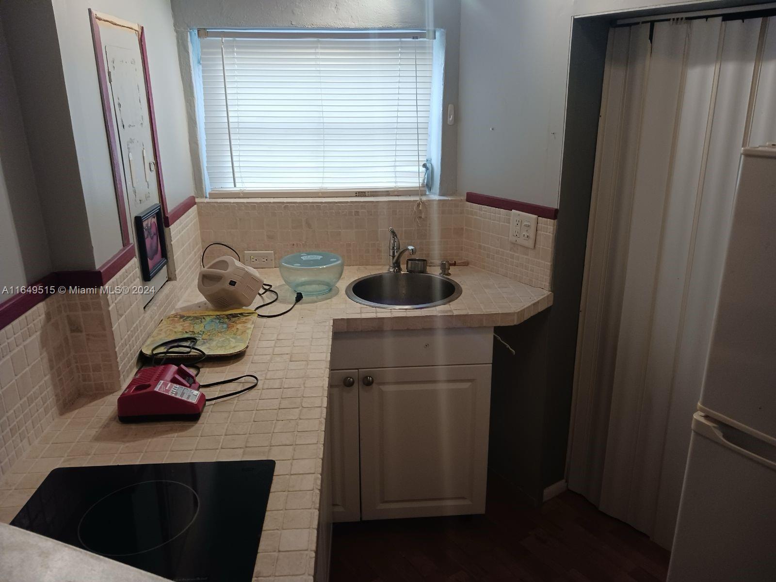 MIRACLE MANOR 1ST ADDN - Residential Lease