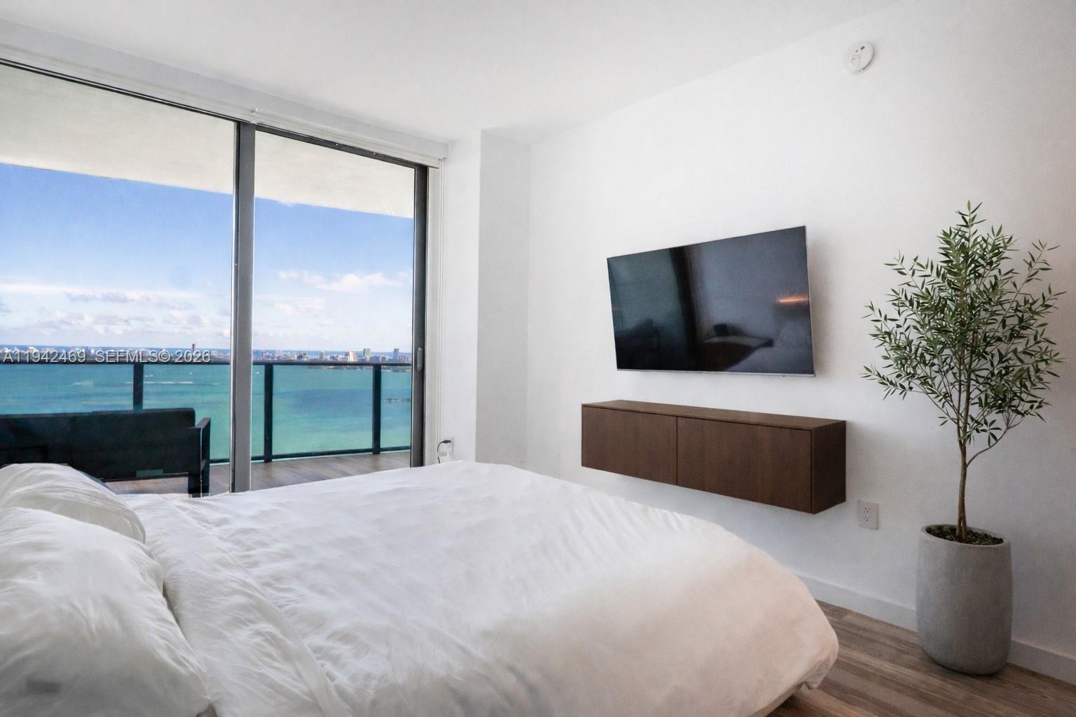 ICON BAY CONDO - Residential
