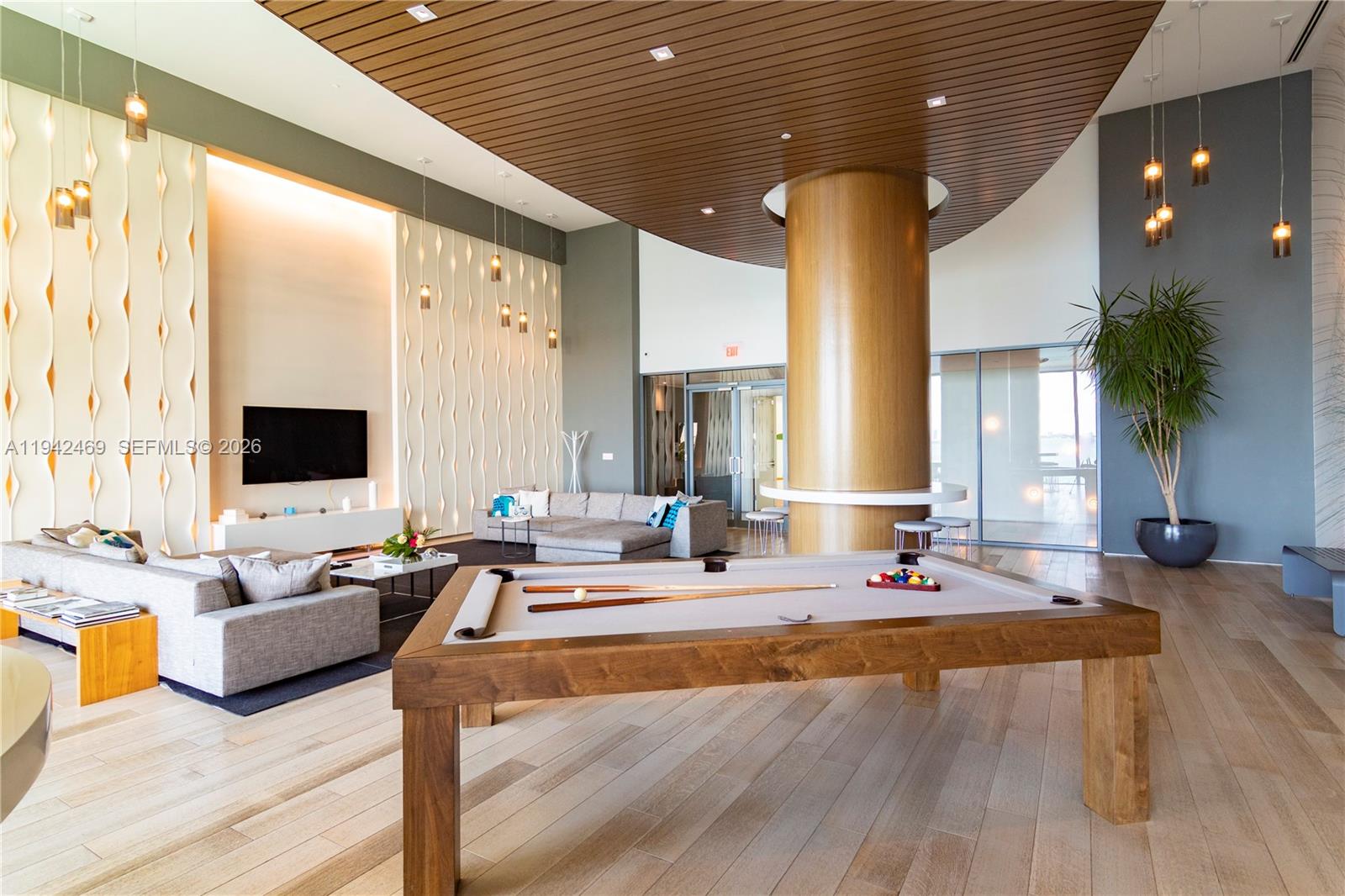 ICON BAY CONDO - Residential