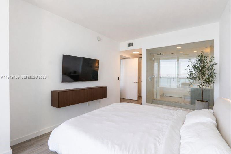 ICON BAY CONDO - Residential