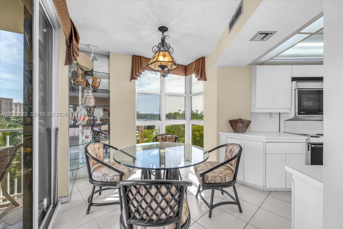 TOWERS OF QUAYSIDE CONDO - Residential