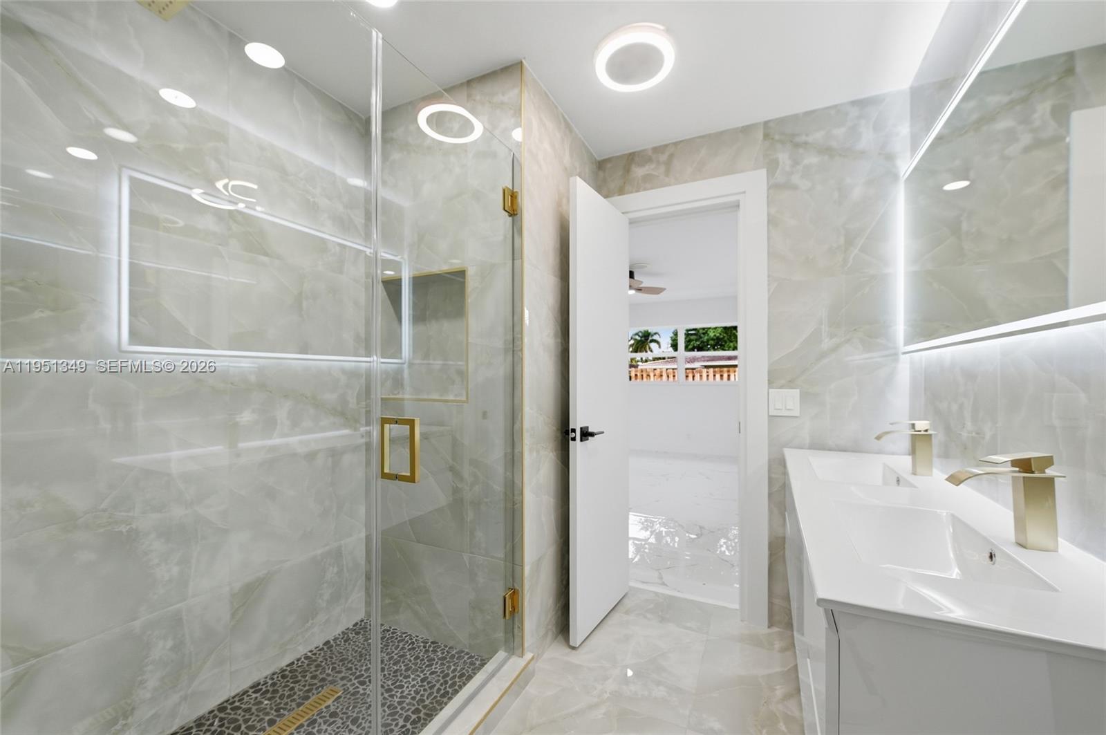 FLORANADA RIDGE SEC - Residential