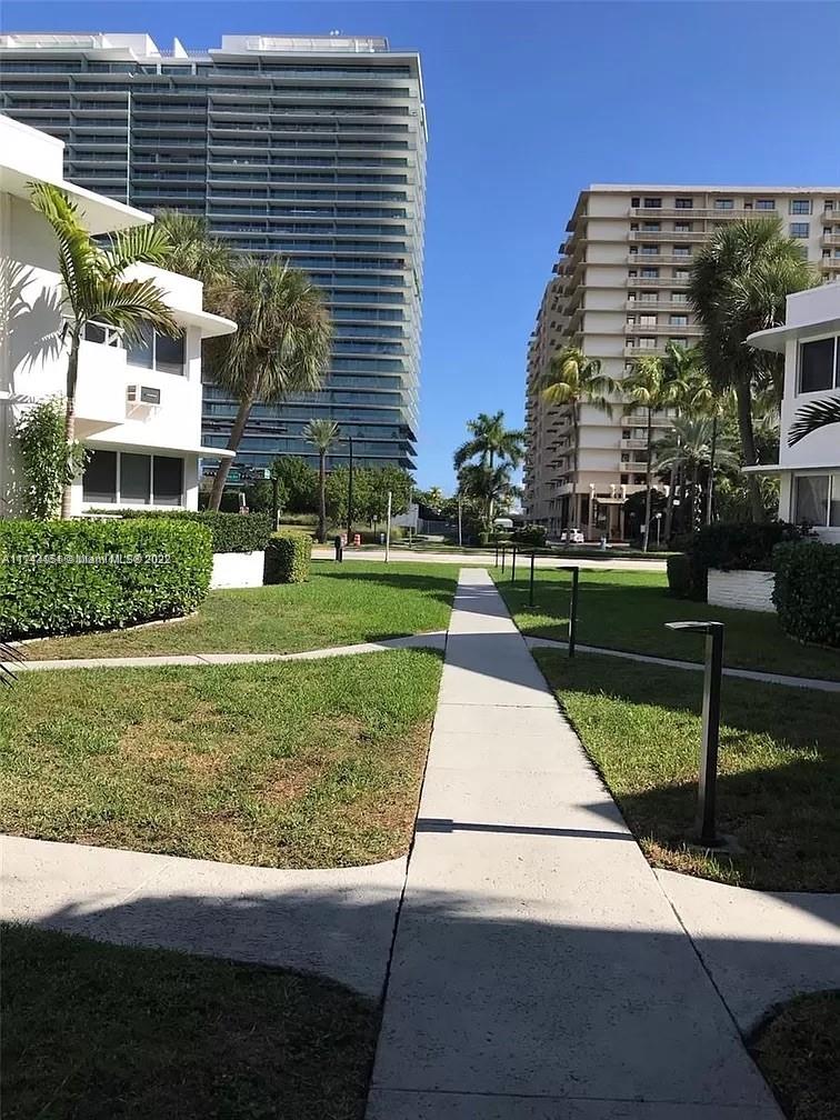 2 bdr in a heart of Bal Harbour. Split floor plan, quiet building. Gated access to the beach for residents ONLY
A plus public school. Minutes away from the beach, supermarket, restaurants, luxury fashion shopping center in USA, Bal Harbour