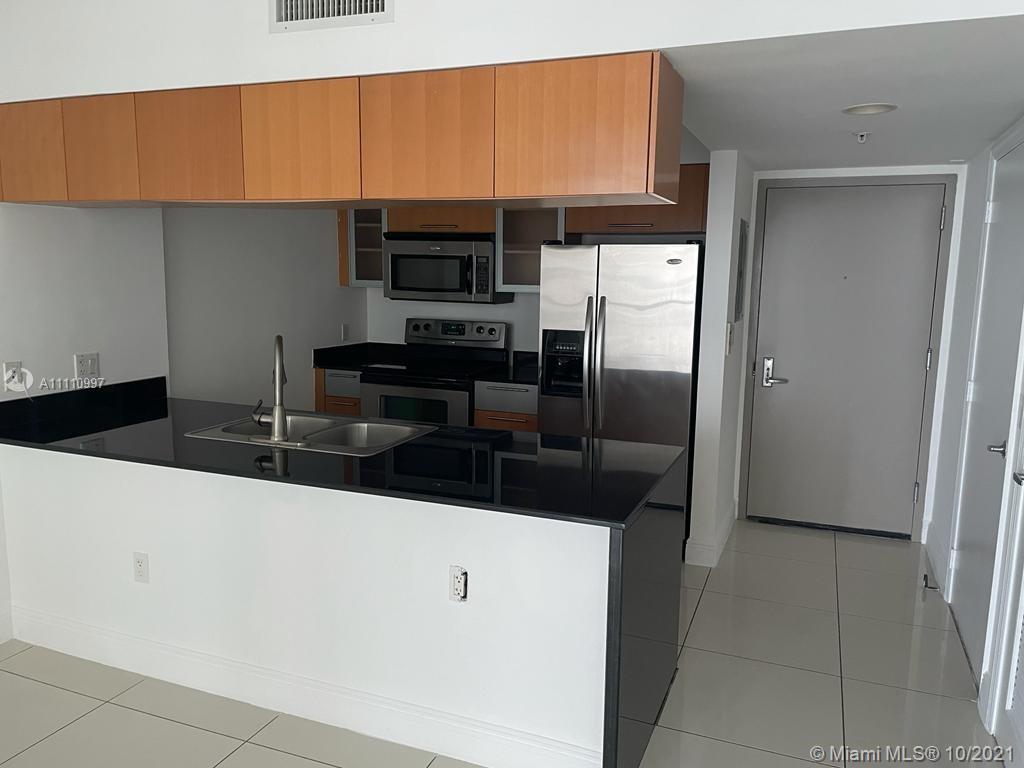BEAUTIFUL 1/1 BATH IN THE LUXURY OPERA TOWER CONDOMINIUN, NEAR TO BRICKEL,DESING DISTRICT AND OTHER INTERESTING TOURISTIC PLACES.AMAIZING LOCATION!!