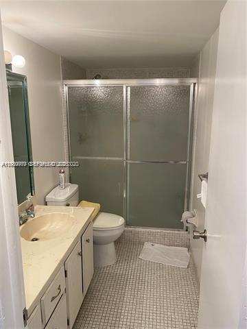 HALLMARK OF HOLLYWOOD CON - Residential