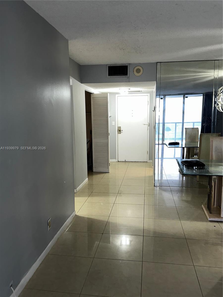 HALLMARK OF HOLLYWOOD CON - Residential