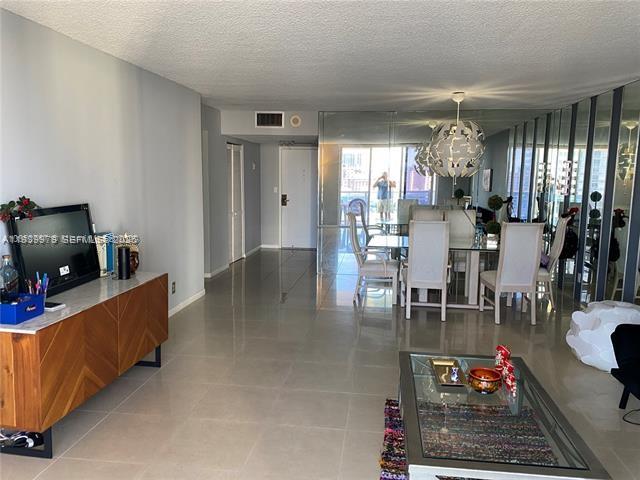 HALLMARK OF HOLLYWOOD CON - Residential