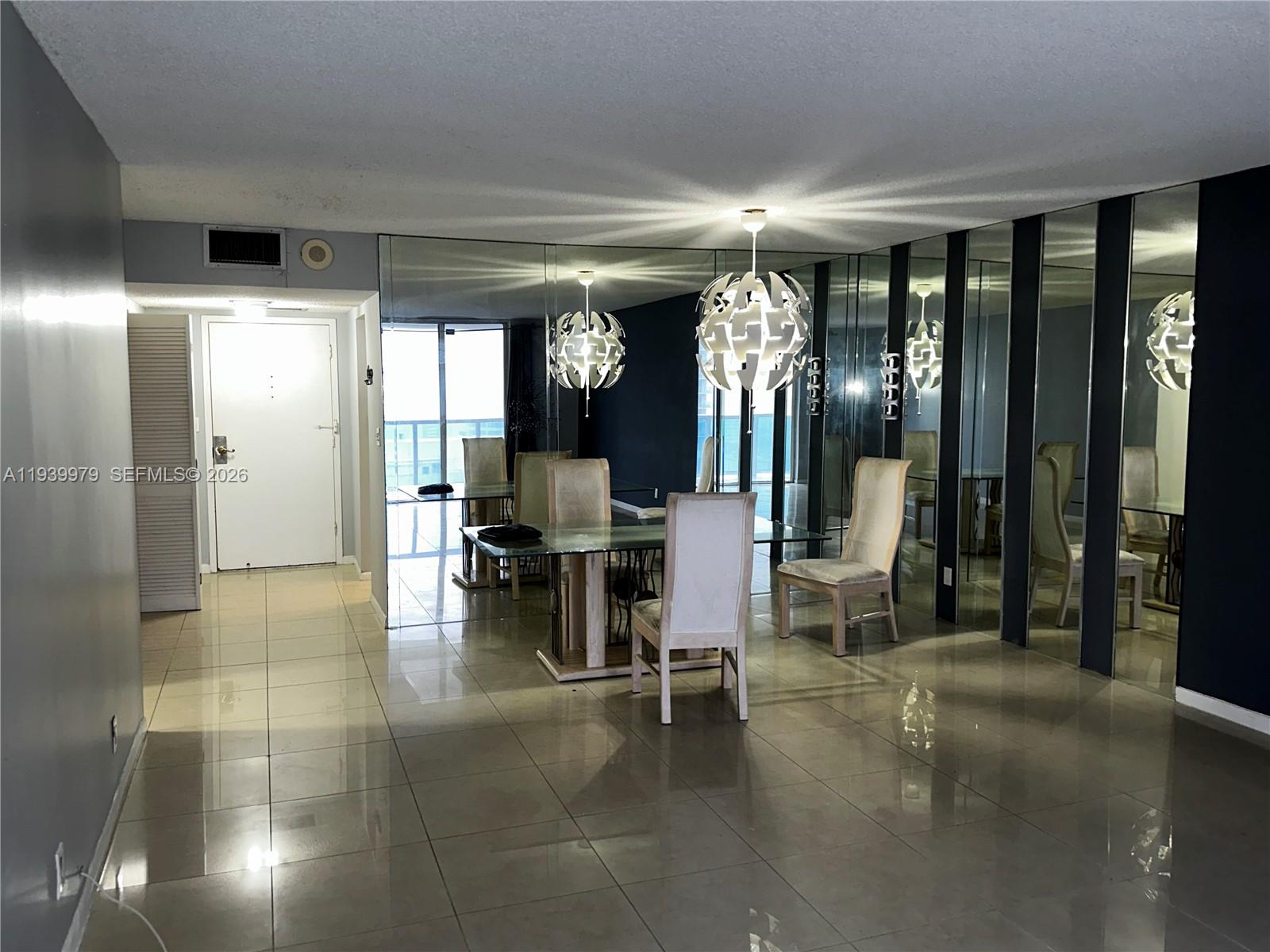 HALLMARK OF HOLLYWOOD CON - Residential