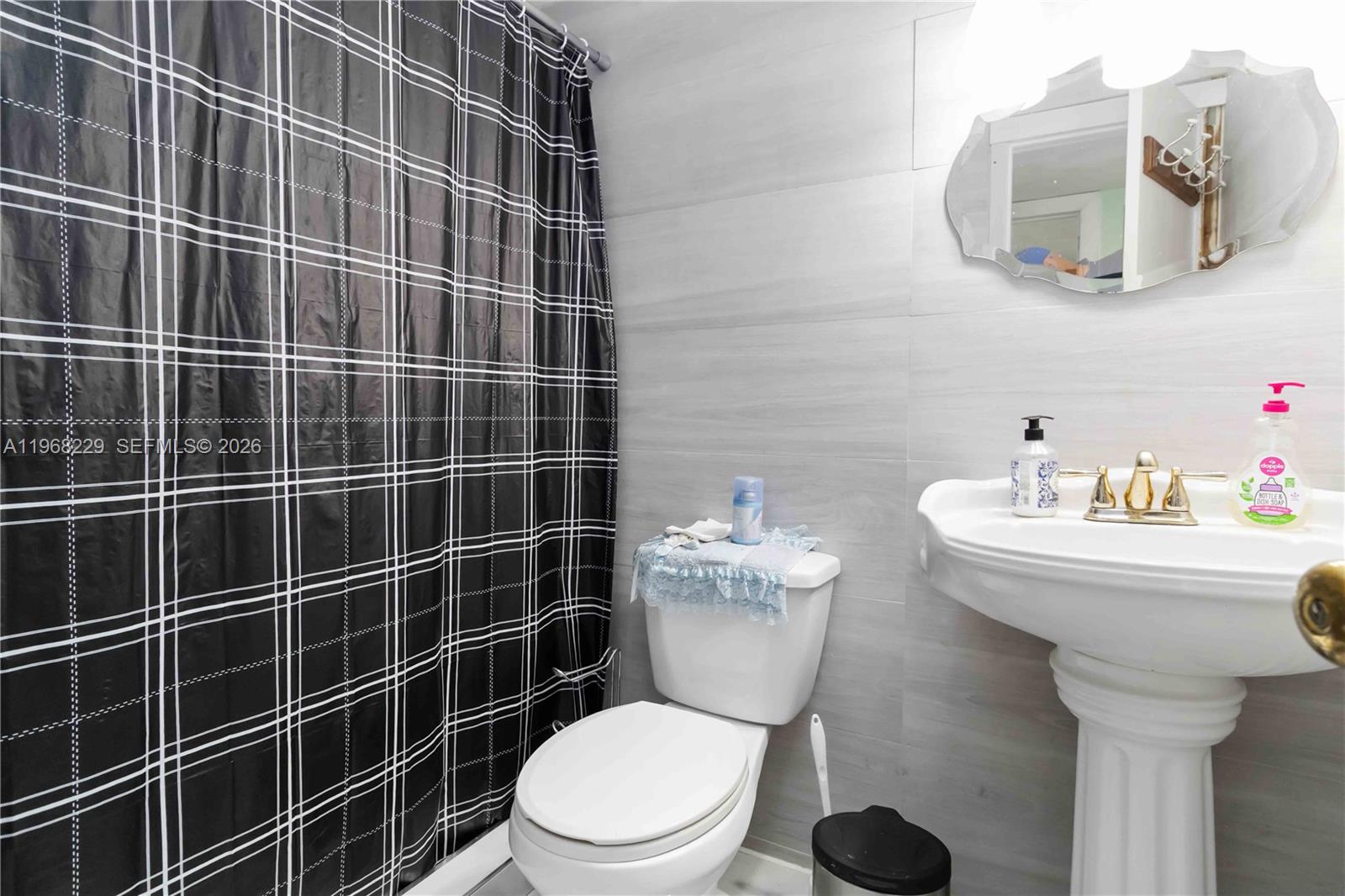 PINESIDE CONDO NO 1 - Residential
